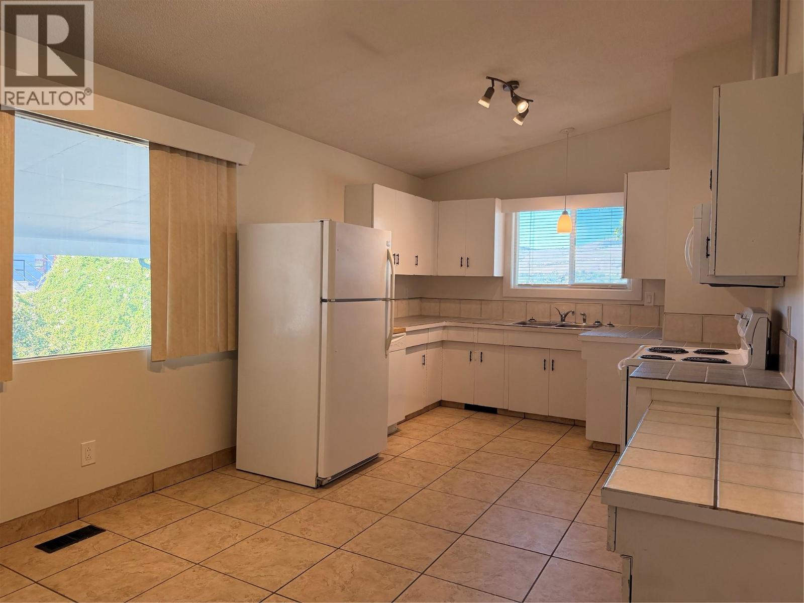 1601 37th Street, Vernon, British Columbia  V1T 6G2 - Photo 4 - 10391109