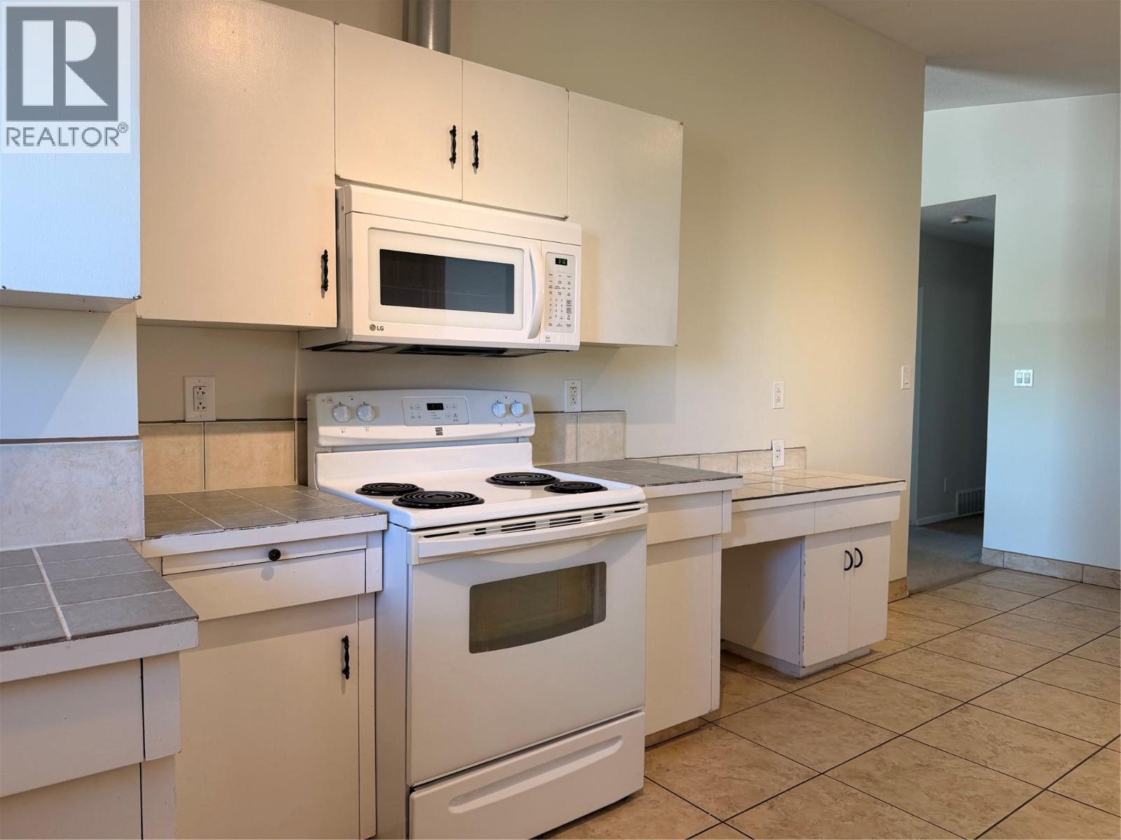 1601 37th Street, Vernon, British Columbia  V1T 6G2 - Photo 7 - 10391109