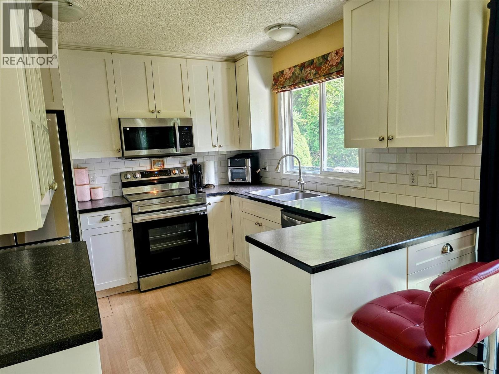 837 9th Street, Montrose, British Columbia  V0G 1P0 - Photo 9 - 10390920
