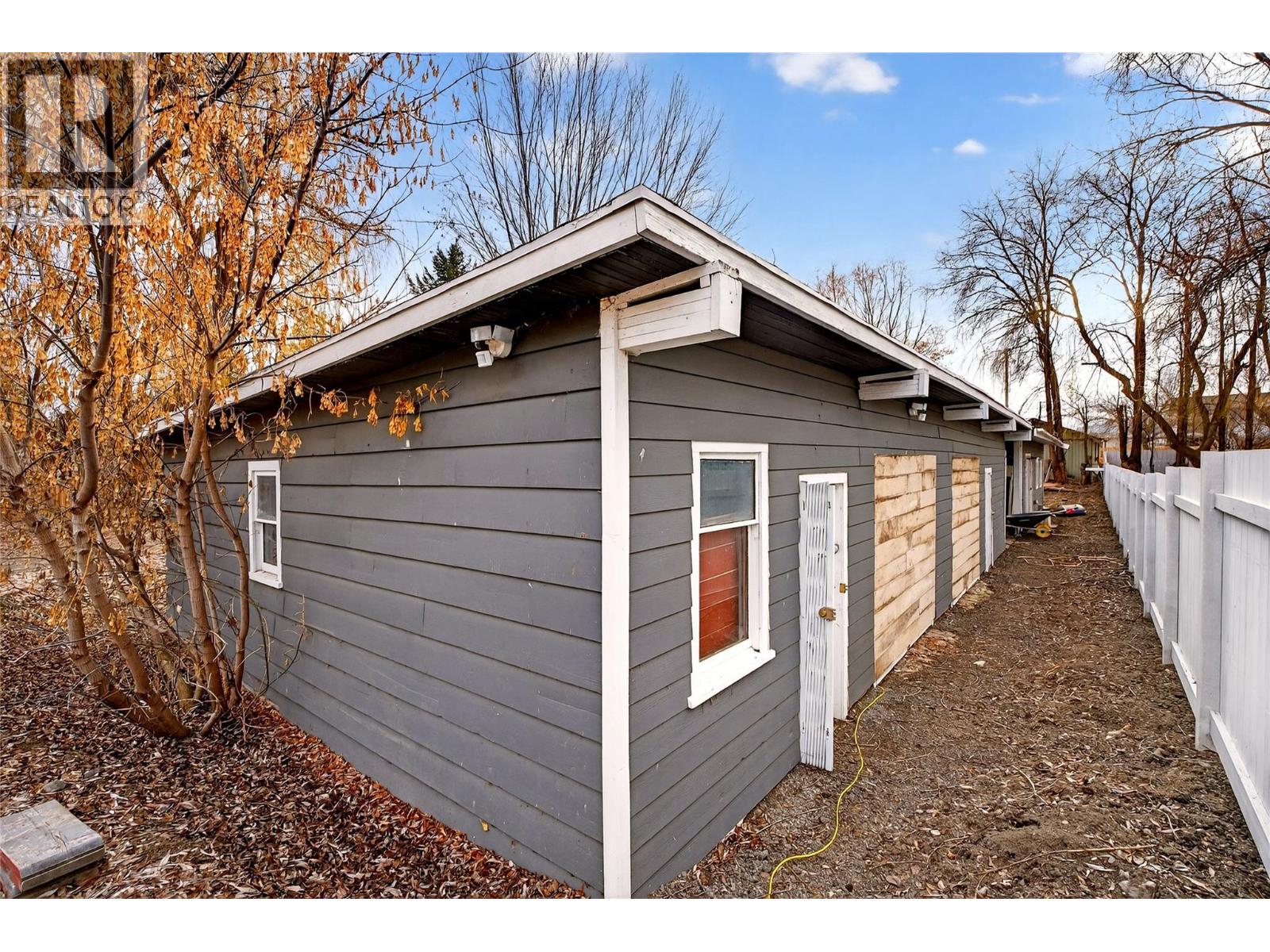 2135 Merritt Avenue, Merritt, British Columbia  V1K 1B8 - Photo 6 - 10390830