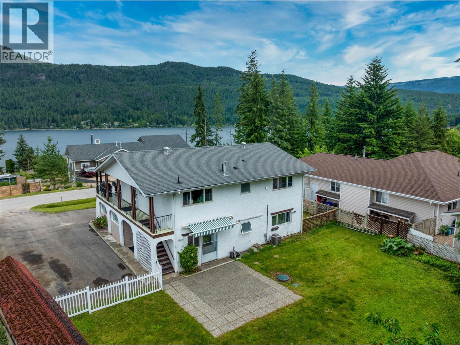 2440 Sunrise Boulevard, sorrento, British Columbia