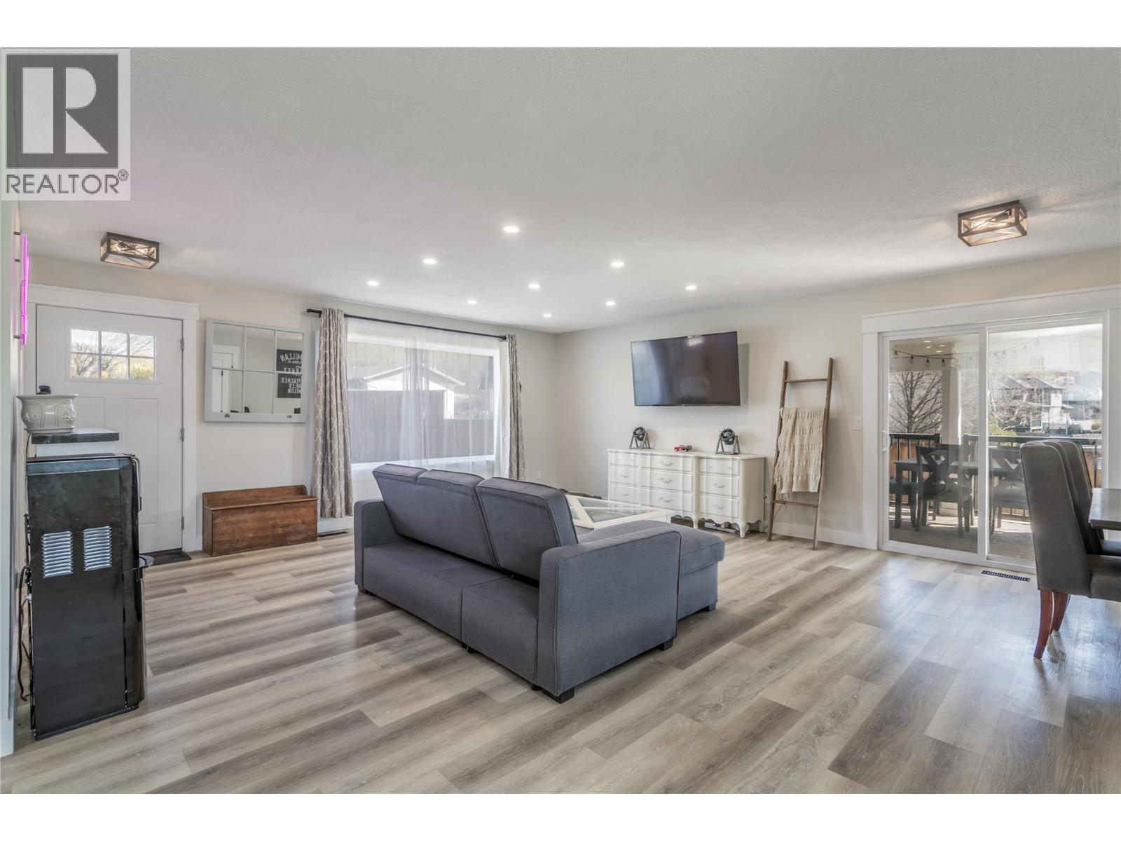 1559 Duncan Court, Kelowna, British Columbia  V1P 1L2 - Photo 5 - 10390486