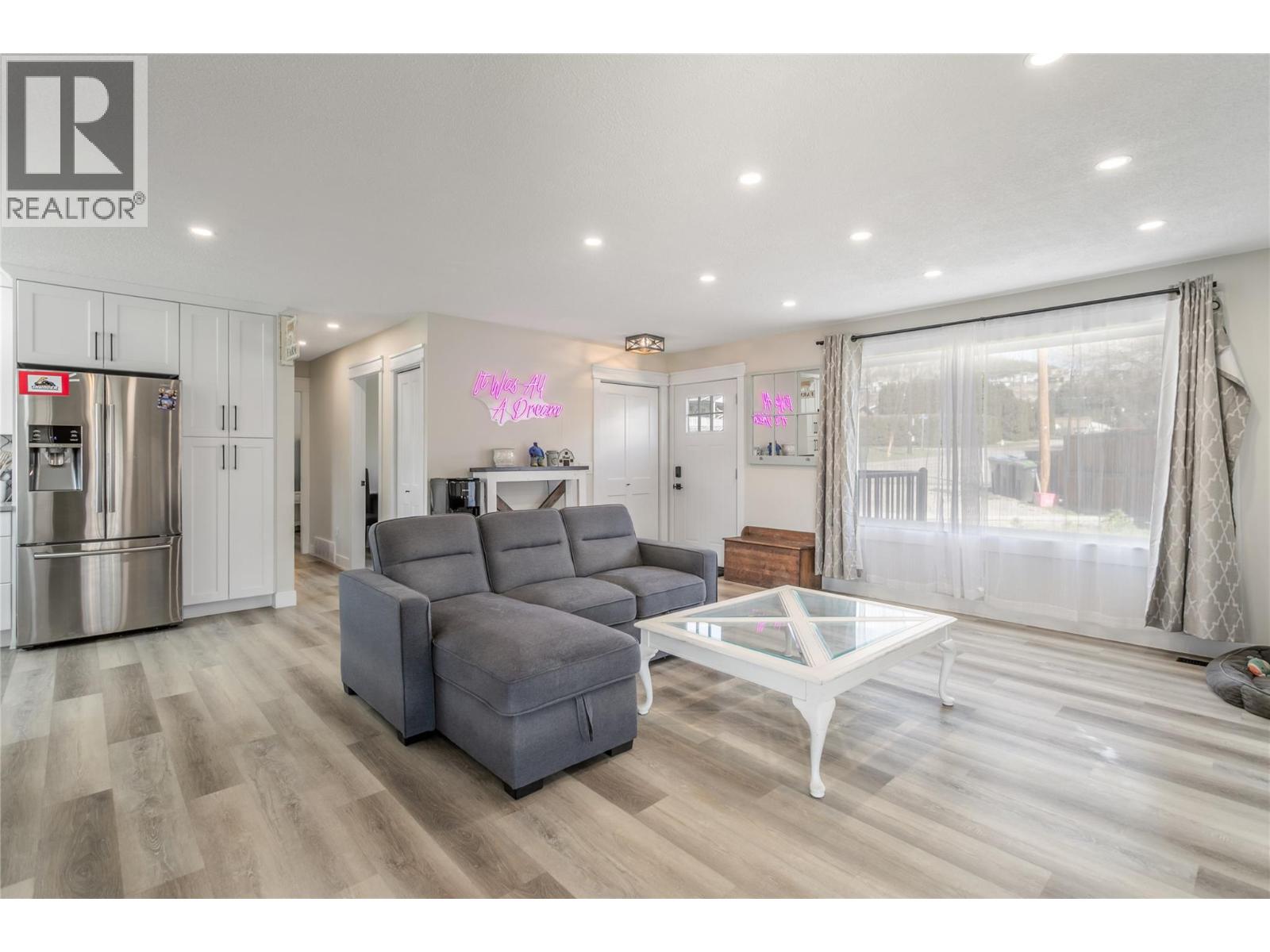 1559 Duncan Court, Kelowna, British Columbia  V1P 1L2 - Photo 6 - 10390486