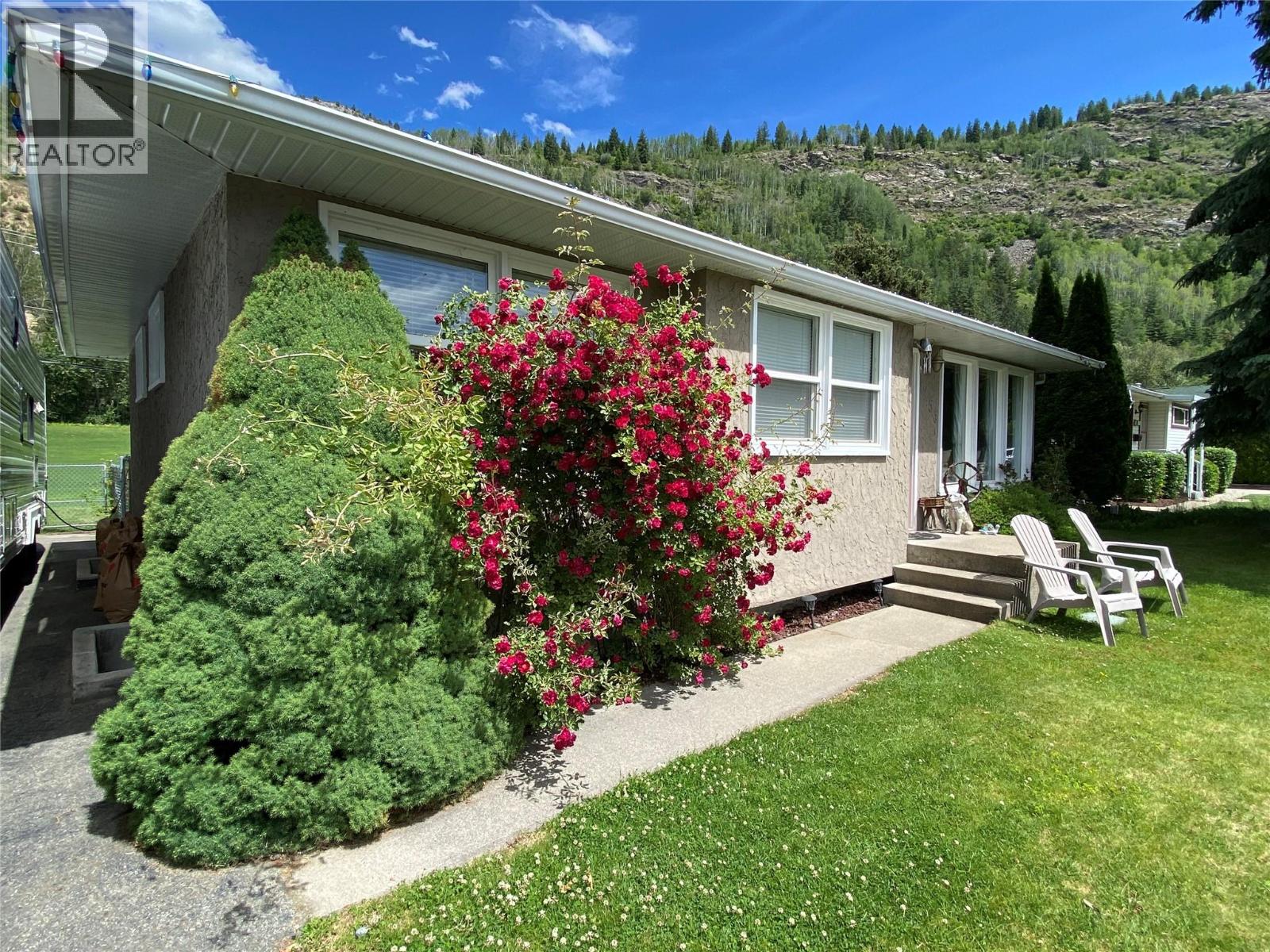1153 Marianna Crescent, Trail, British Columbia  V1R 5C1 - Photo 2 - 10387564