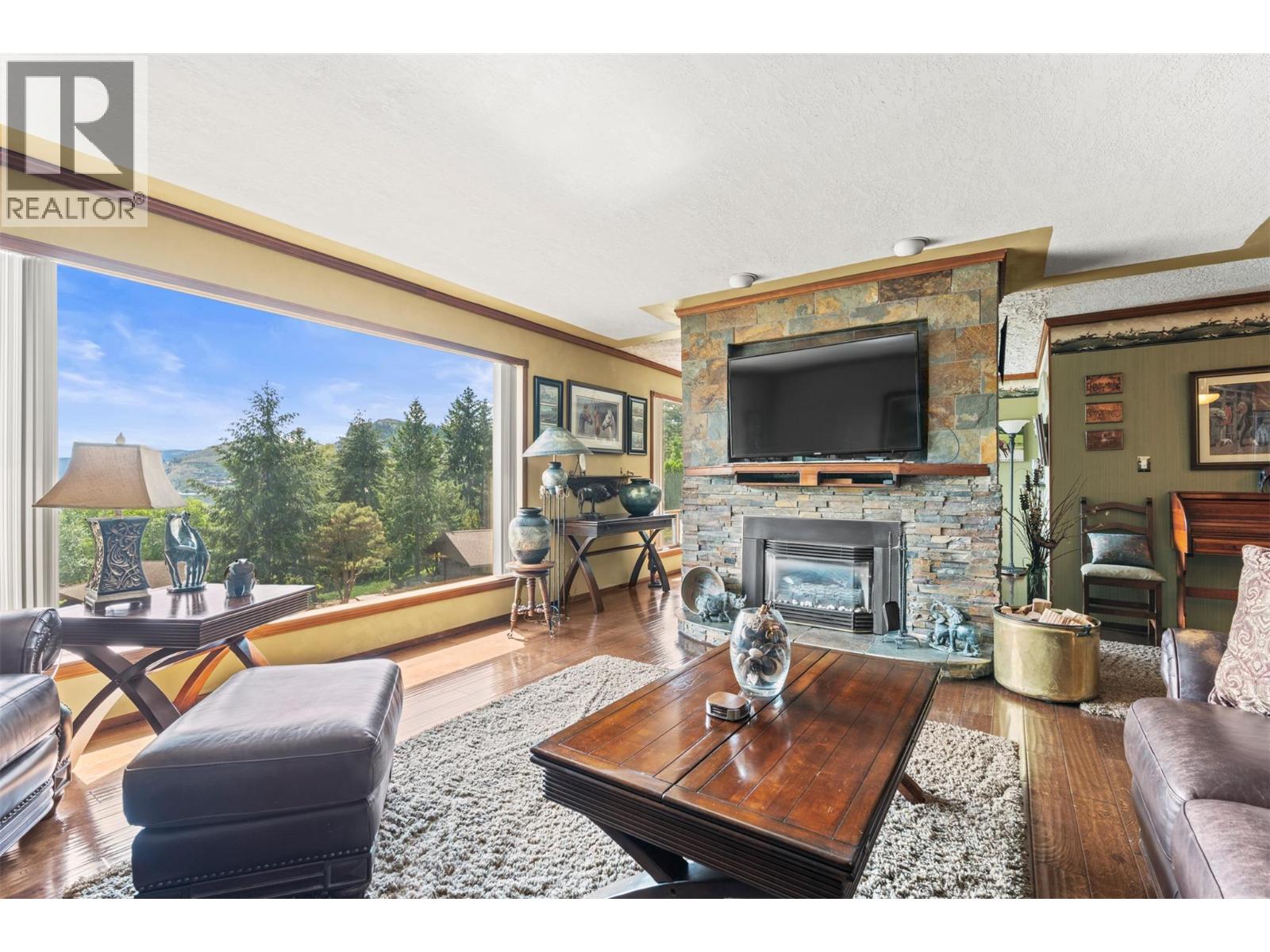 9015 Russet Drive, Coldstream, British Columbia  V1B 2B7 - Photo 11 - 10390919