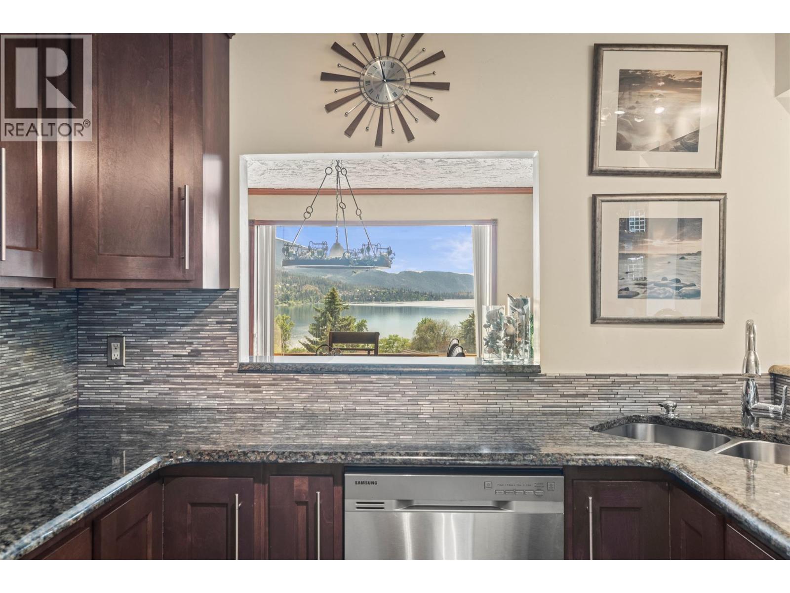 9015 Russet Drive, Coldstream, British Columbia  V1B 2B7 - Photo 15 - 10390919