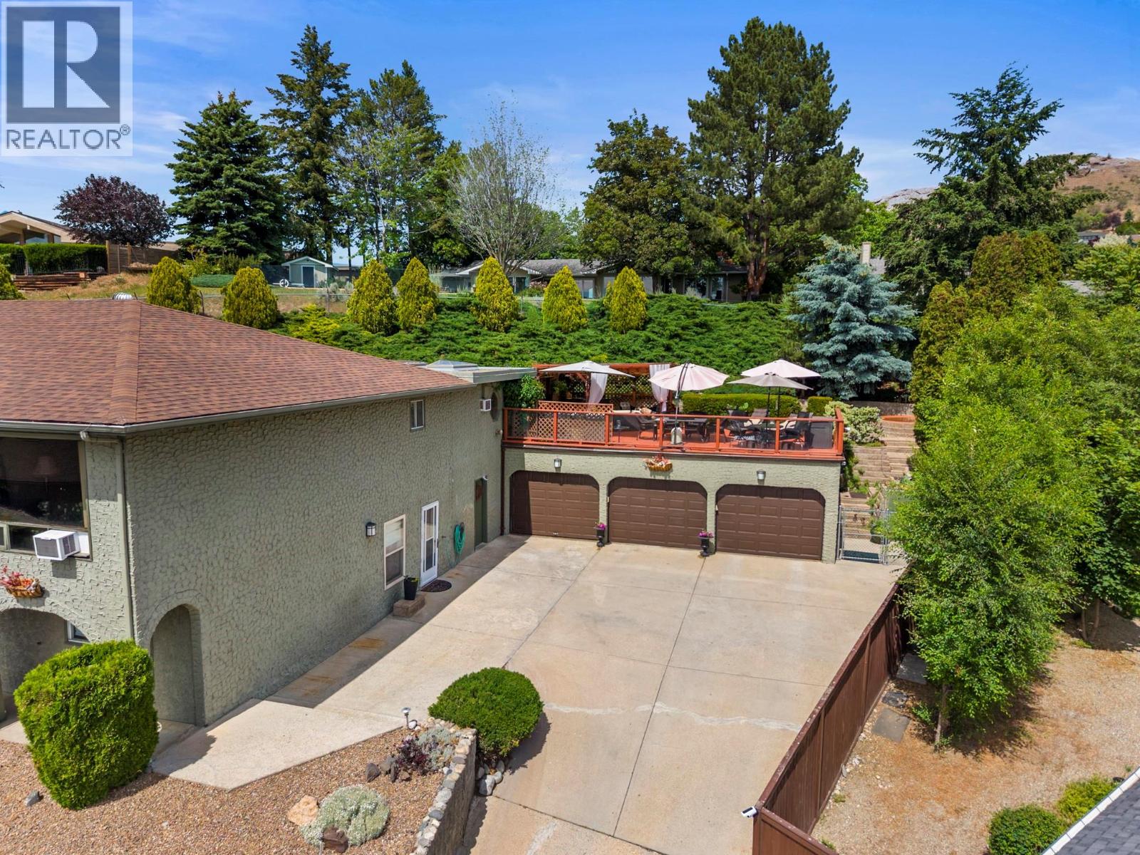 9015 Russet Drive, Coldstream, British Columbia  V1B 2B7 - Photo 2 - 10390919