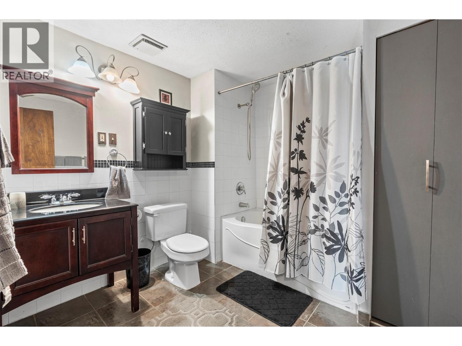 9015 Russet Drive, Coldstream, British Columbia  V1B 2B7 - Photo 38 - 10390919
