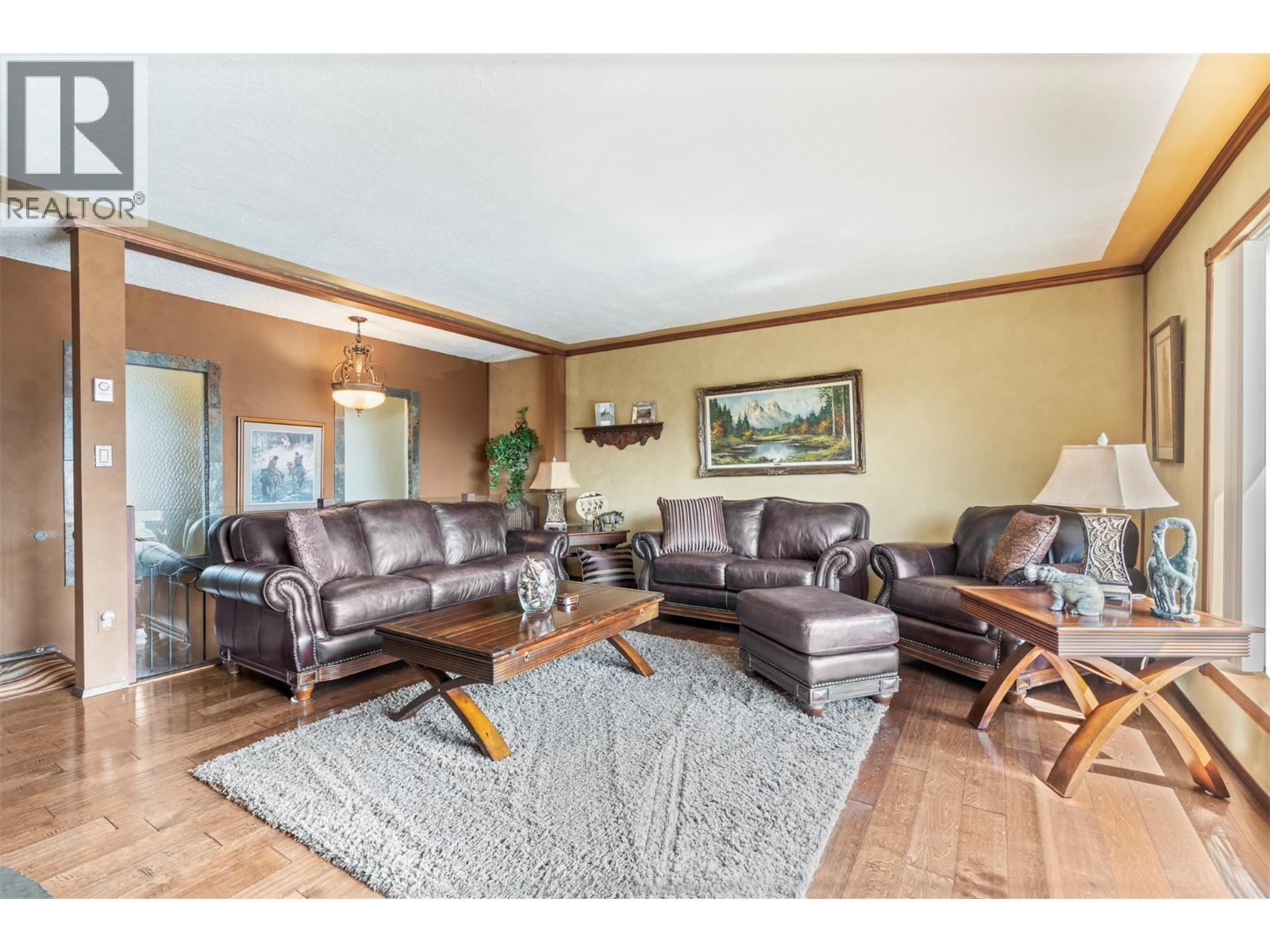 9015 Russet Drive, Coldstream, British Columbia  V1B 2B7 - Photo 9 - 10390919