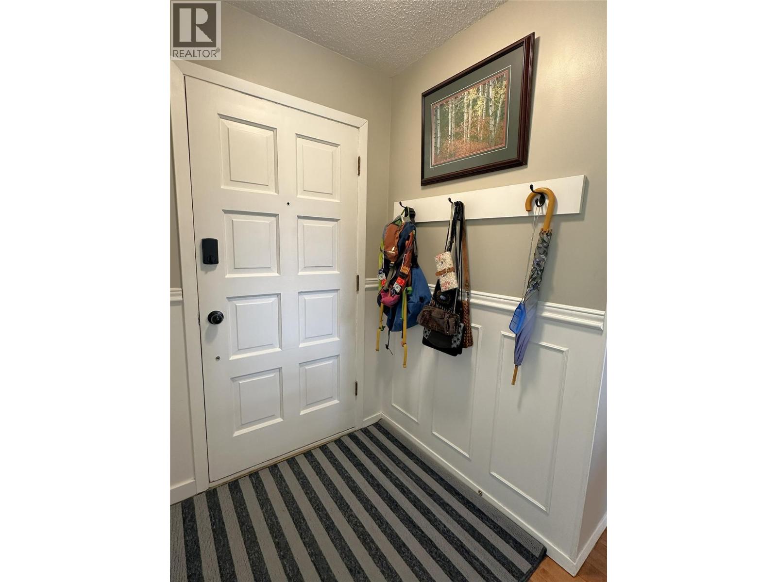 1004 13th  S Street, Cranbrook, British Columbia  V1C 1X6 - Photo 2 - 10391085