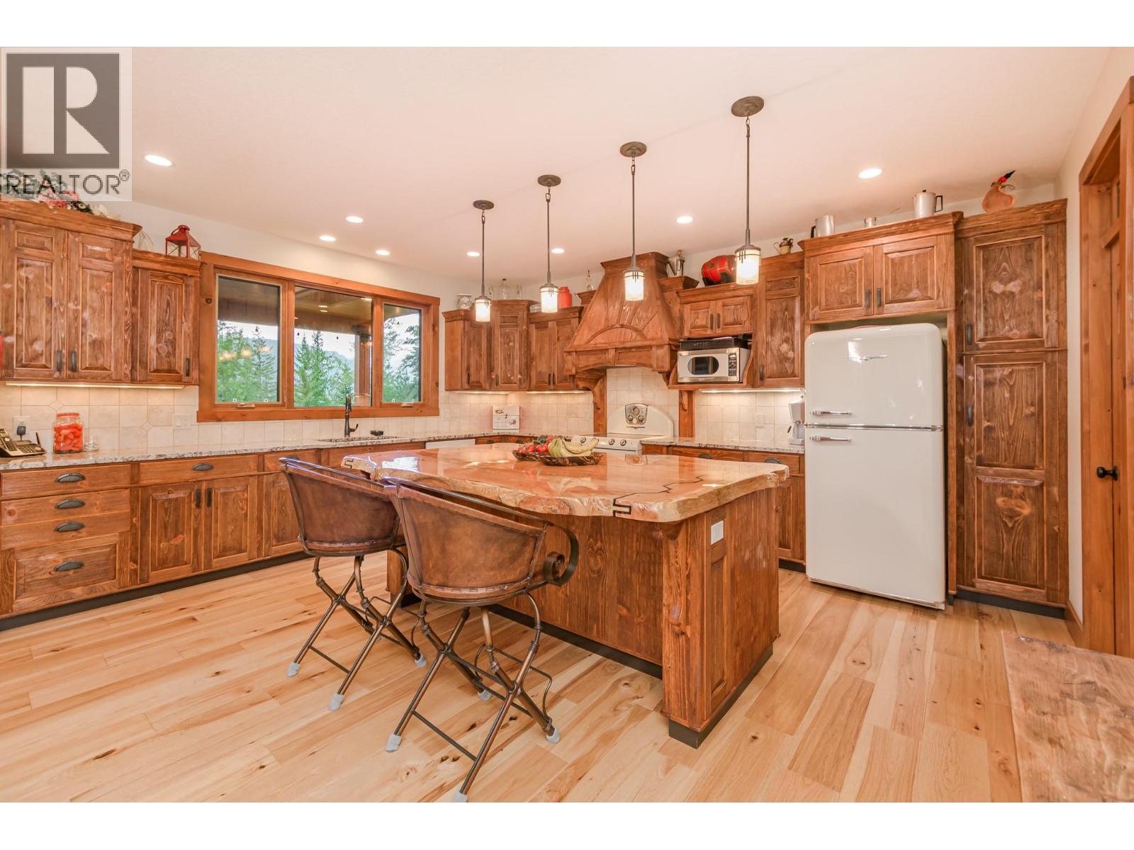 82 Walker Road, Enderby, British Columbia  V0E 1V5 - Photo 13 - 10390663
