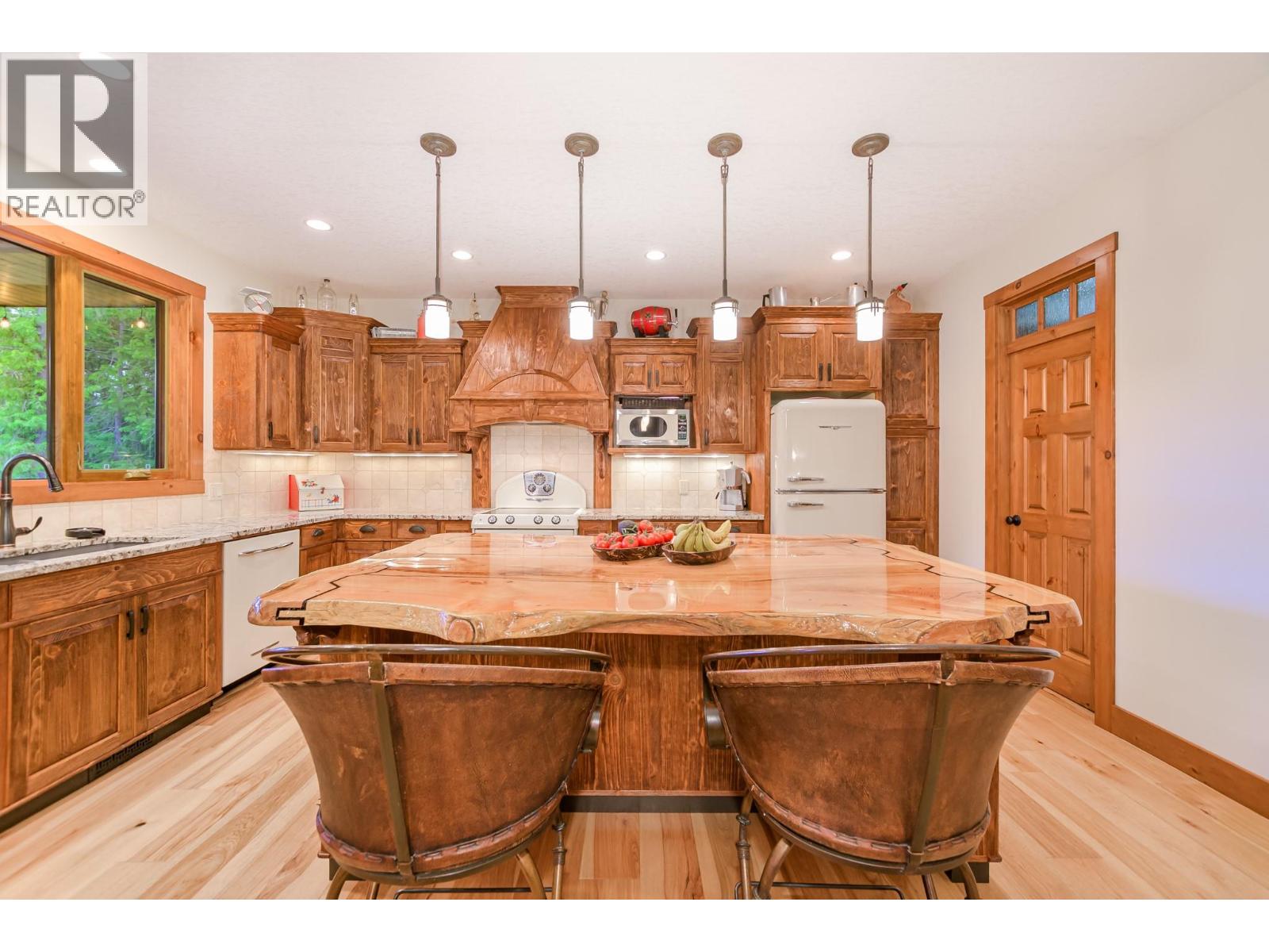 82 Walker Road, Enderby, British Columbia  V0E 1V5 - Photo 16 - 10390663