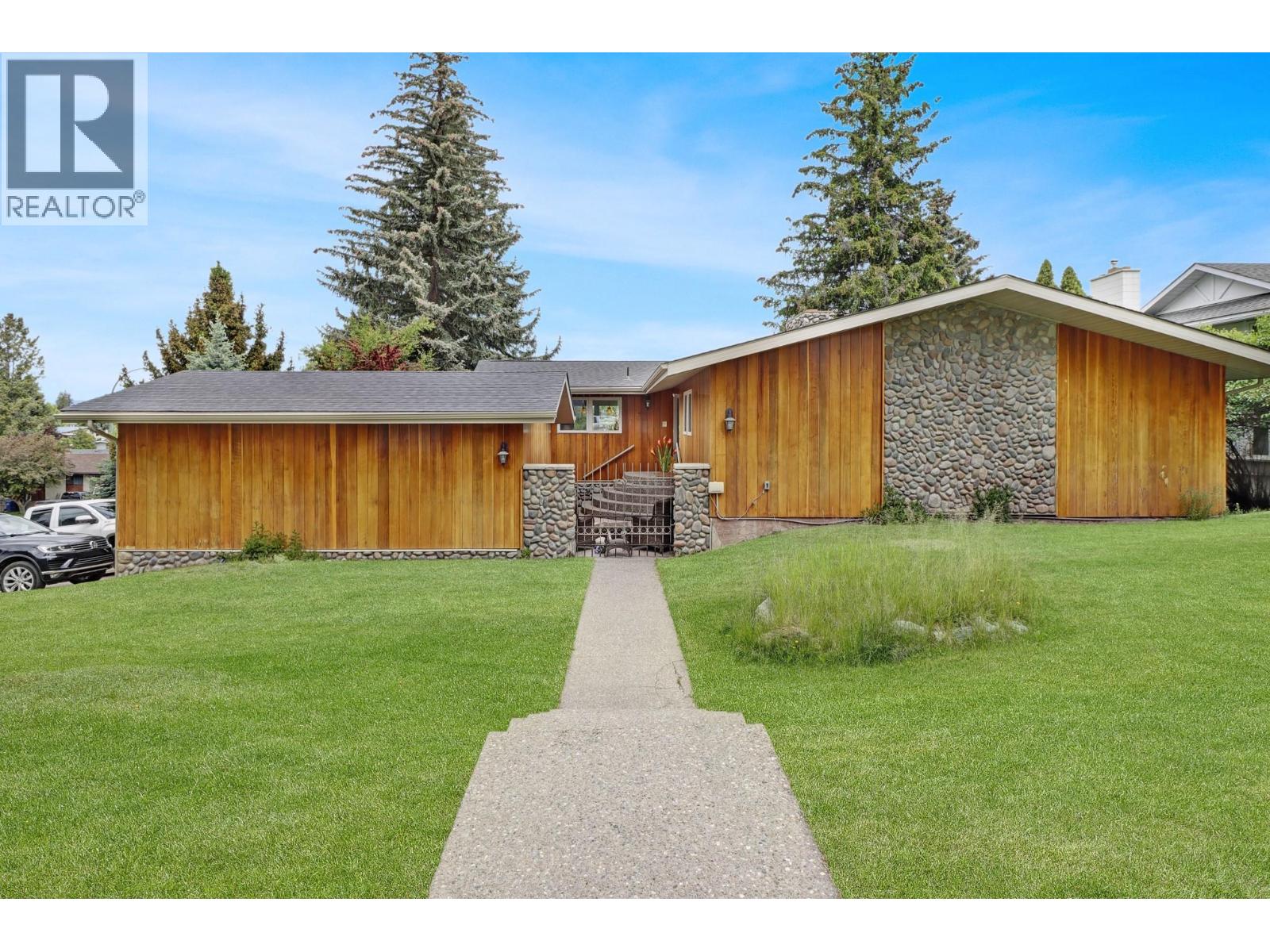 712 17 Avenue, Cranbrook, British Columbia  V1C 3B7 - Photo 2 - 10391136