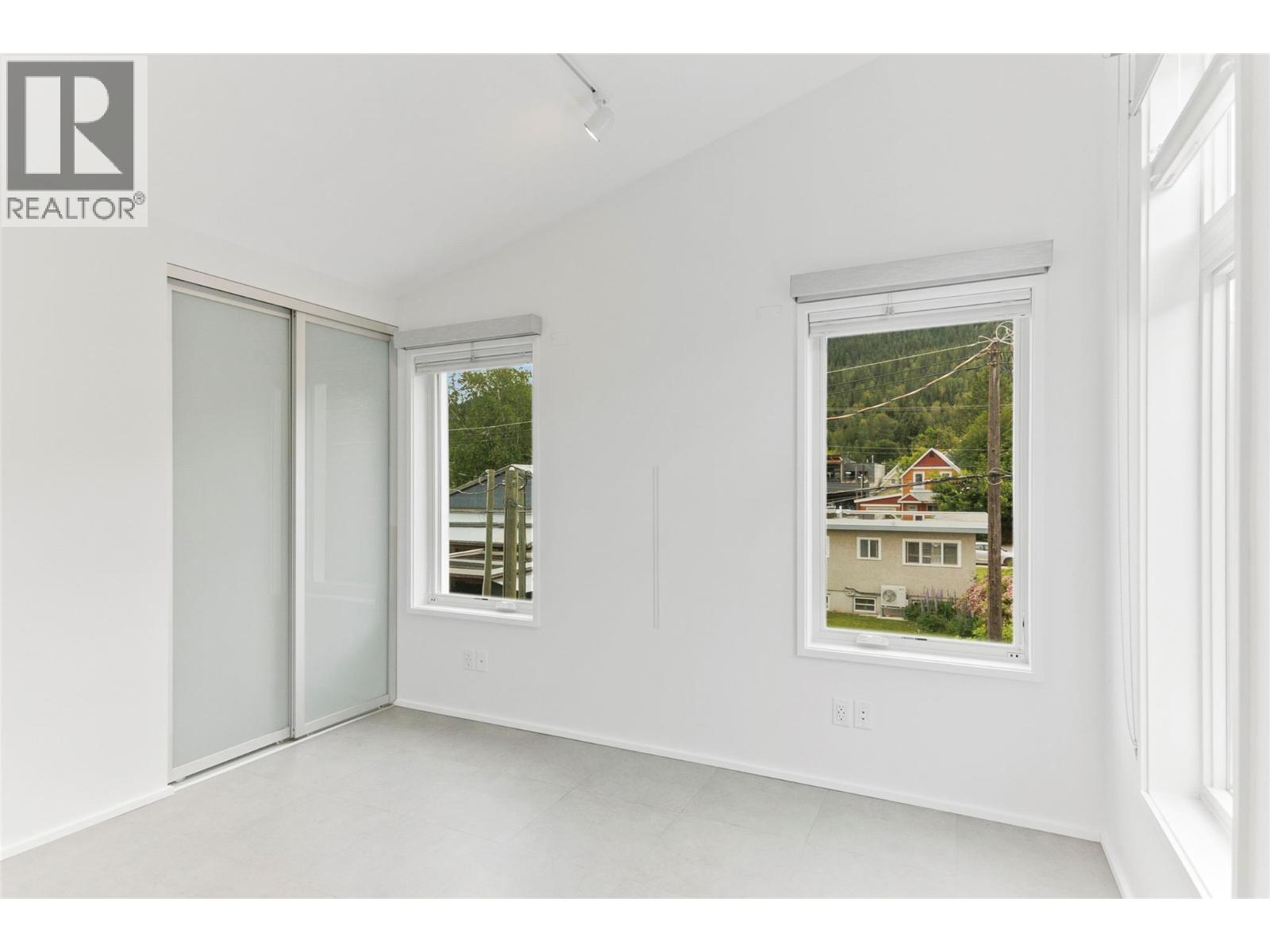 410 Fourth Street W, Revelstoke, British Columbia  V0E 2S0 - Photo 36 - 10390521