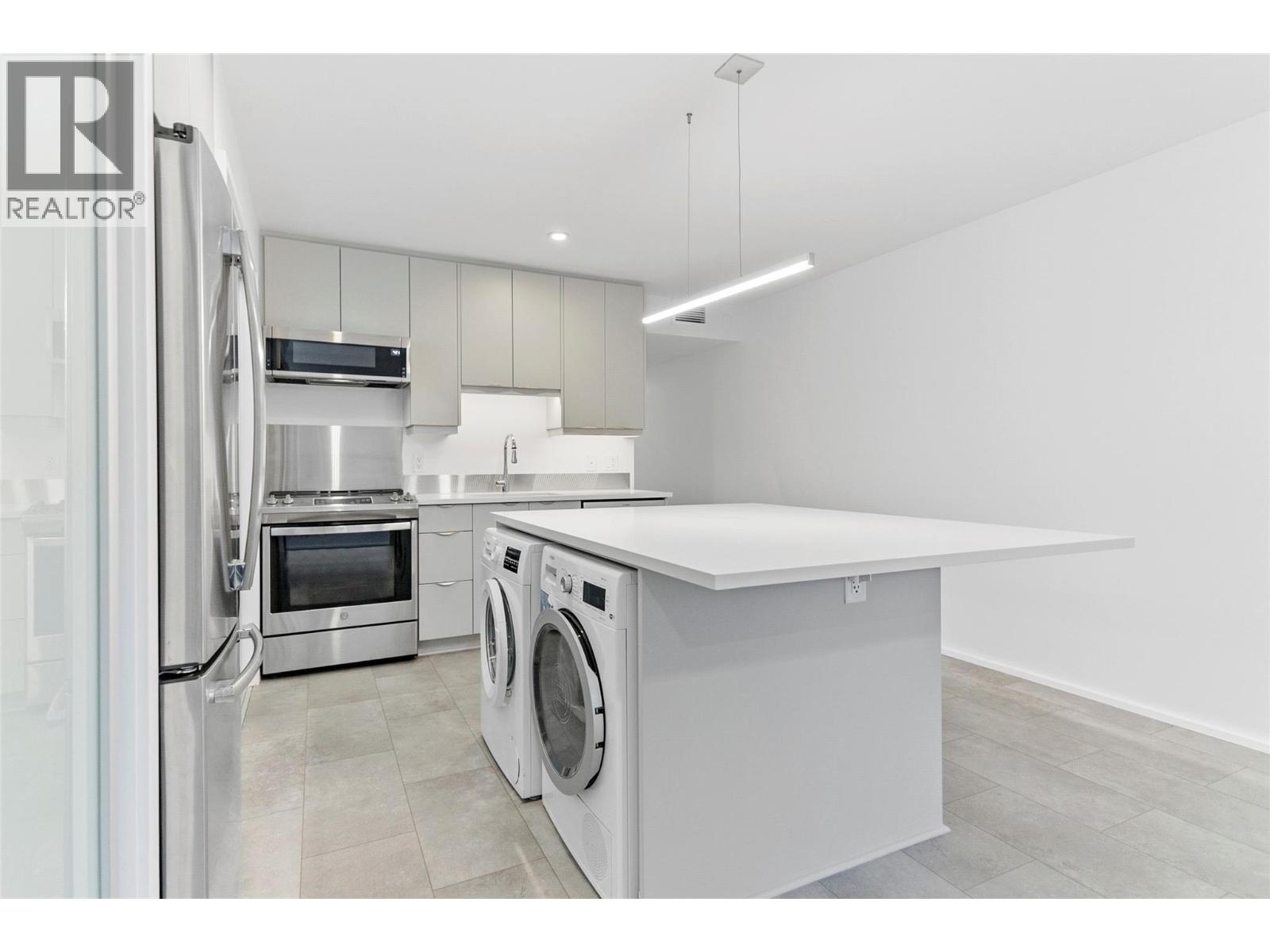 410 Fourth Street W, Revelstoke, British Columbia  V0E 2S0 - Photo 44 - 10390521