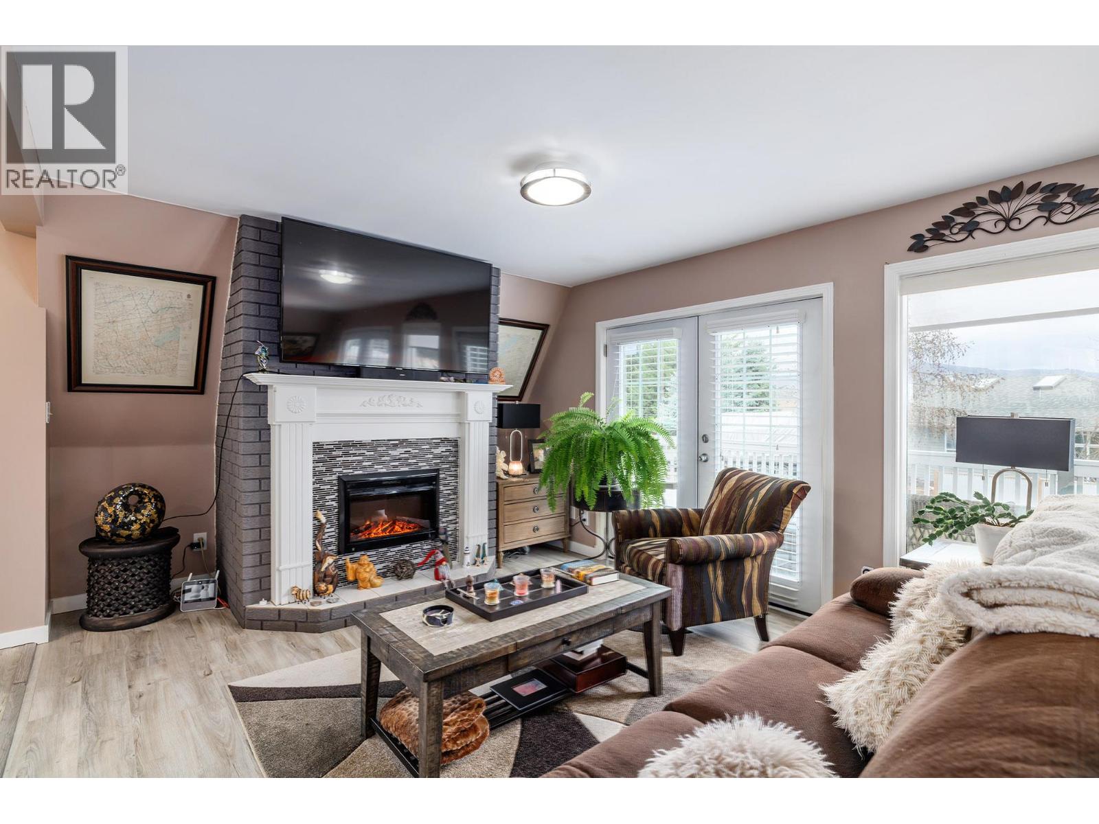 682 Cougar Street, Vernon, British Columbia  V1H 2A1 - Photo 2 - 10391265