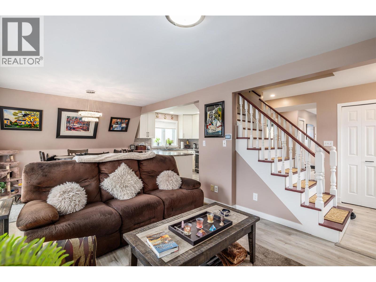 682 Cougar Street, Vernon, British Columbia  V1H 2A1 - Photo 5 - 10391265