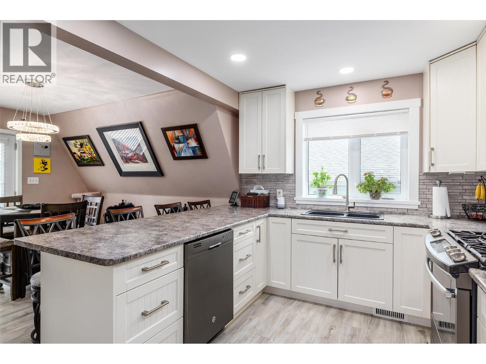 682 Cougar Street, Vernon, British Columbia  V1H 2A1 - Photo 7 - 10391265