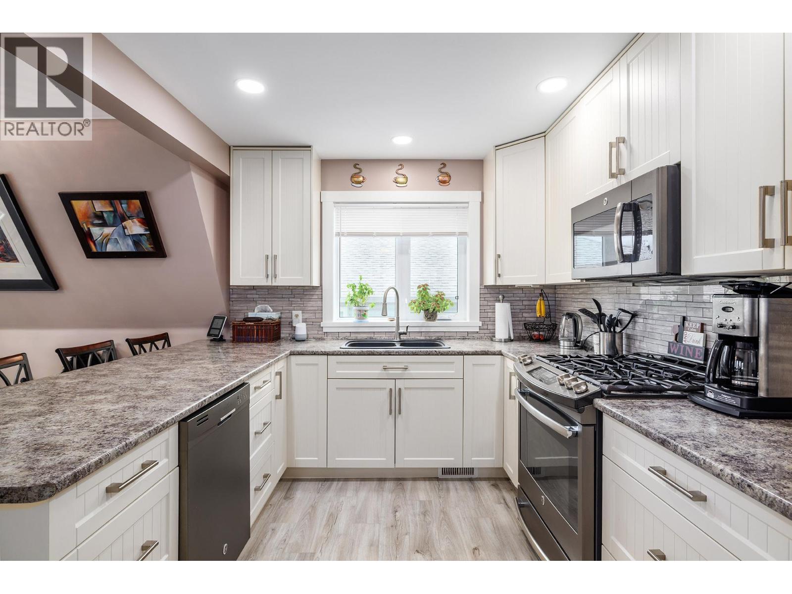 682 Cougar Street, Vernon, British Columbia  V1H 2A1 - Photo 8 - 10391265