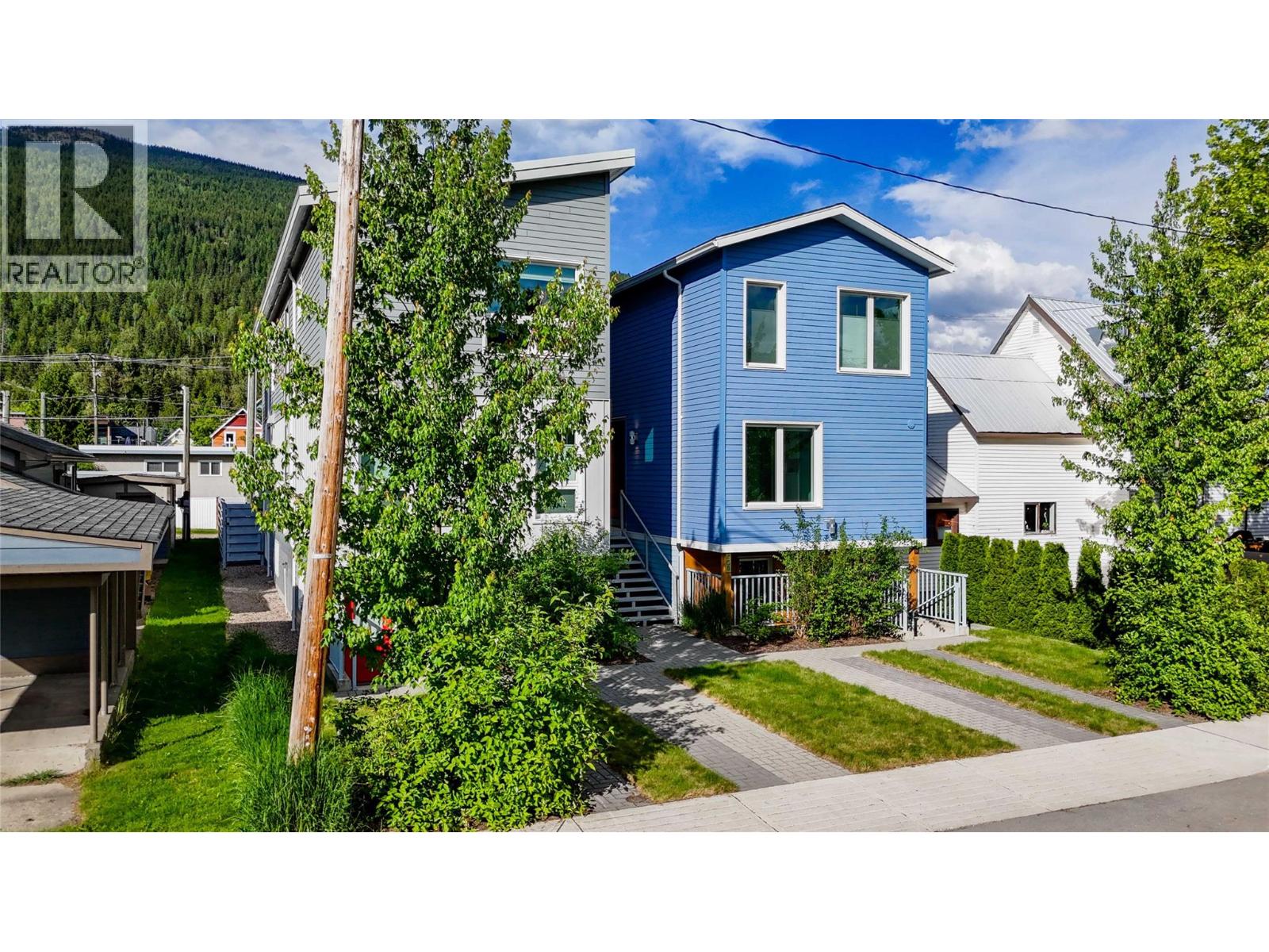 408 Fourth Street W, Revelstoke, British Columbia  V0E 2S0 - Photo 2 - 10390523