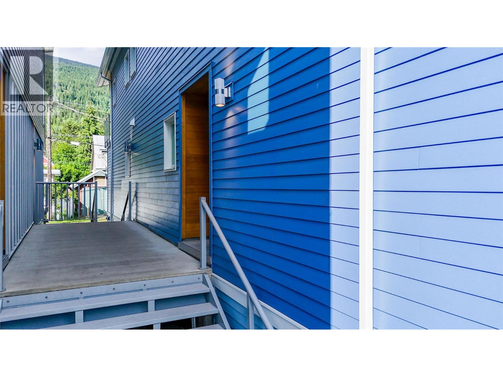 408 Fourth Street W, Revelstoke, British Columbia  V0E 2S0 - Photo 5 - 10390523