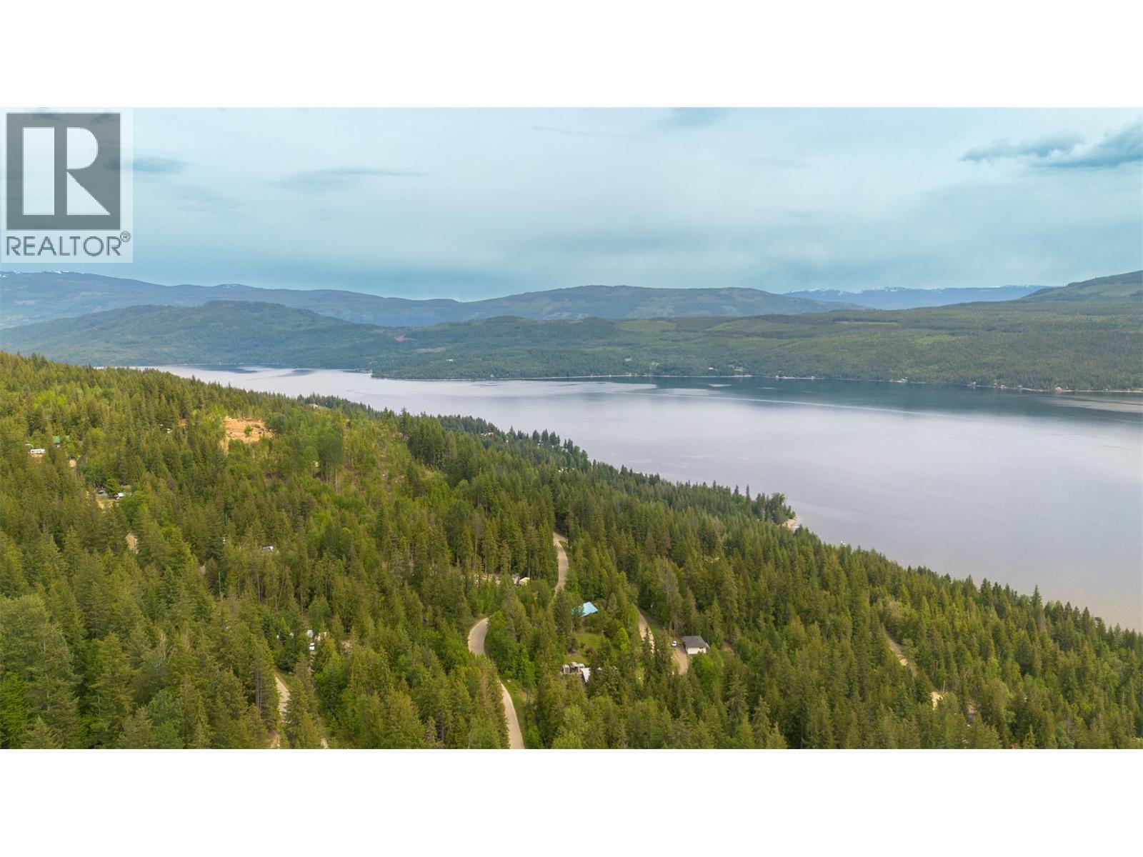 7503 Estate Drive, Anglemont, British Columbia  V0E 1M8 - Photo 15 - 10389466