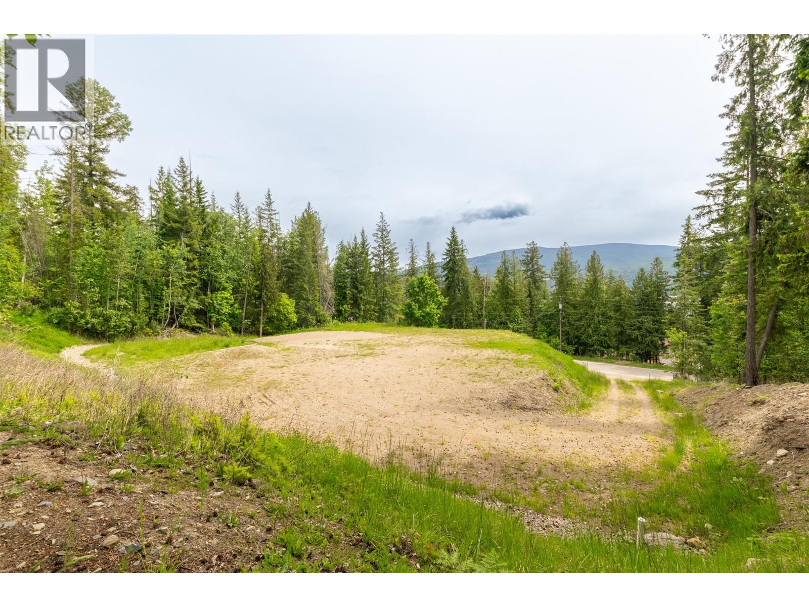 7503 Estate Drive, Anglemont, British Columbia  V0E 1M8 - Photo 6 - 10389466