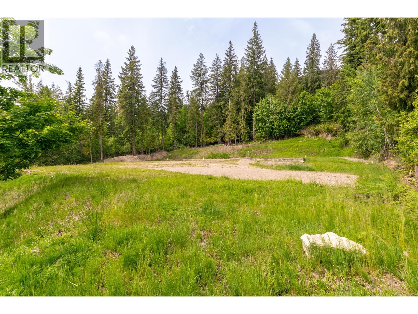 7503 Estate Drive, Anglemont, British Columbia  V0E 1M8 - Photo 8 - 10389466