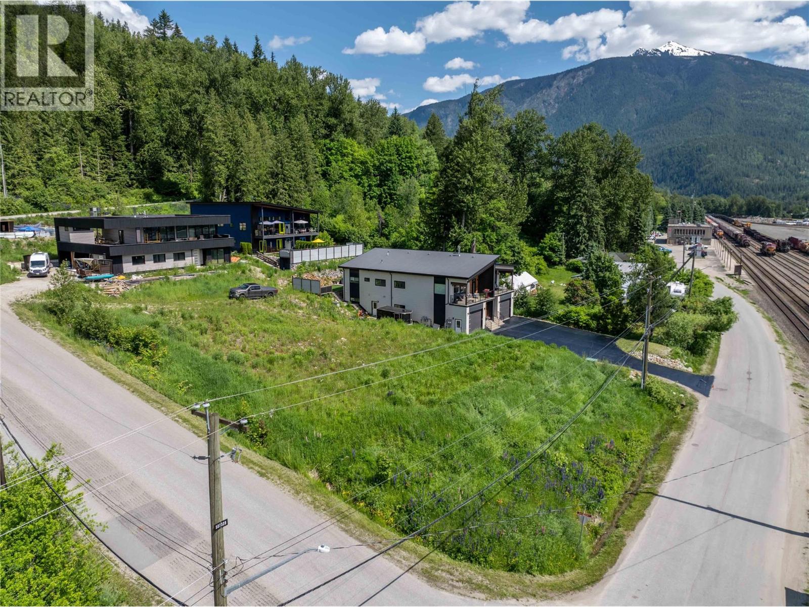 98 Track Street, revelstoke, British Columbia