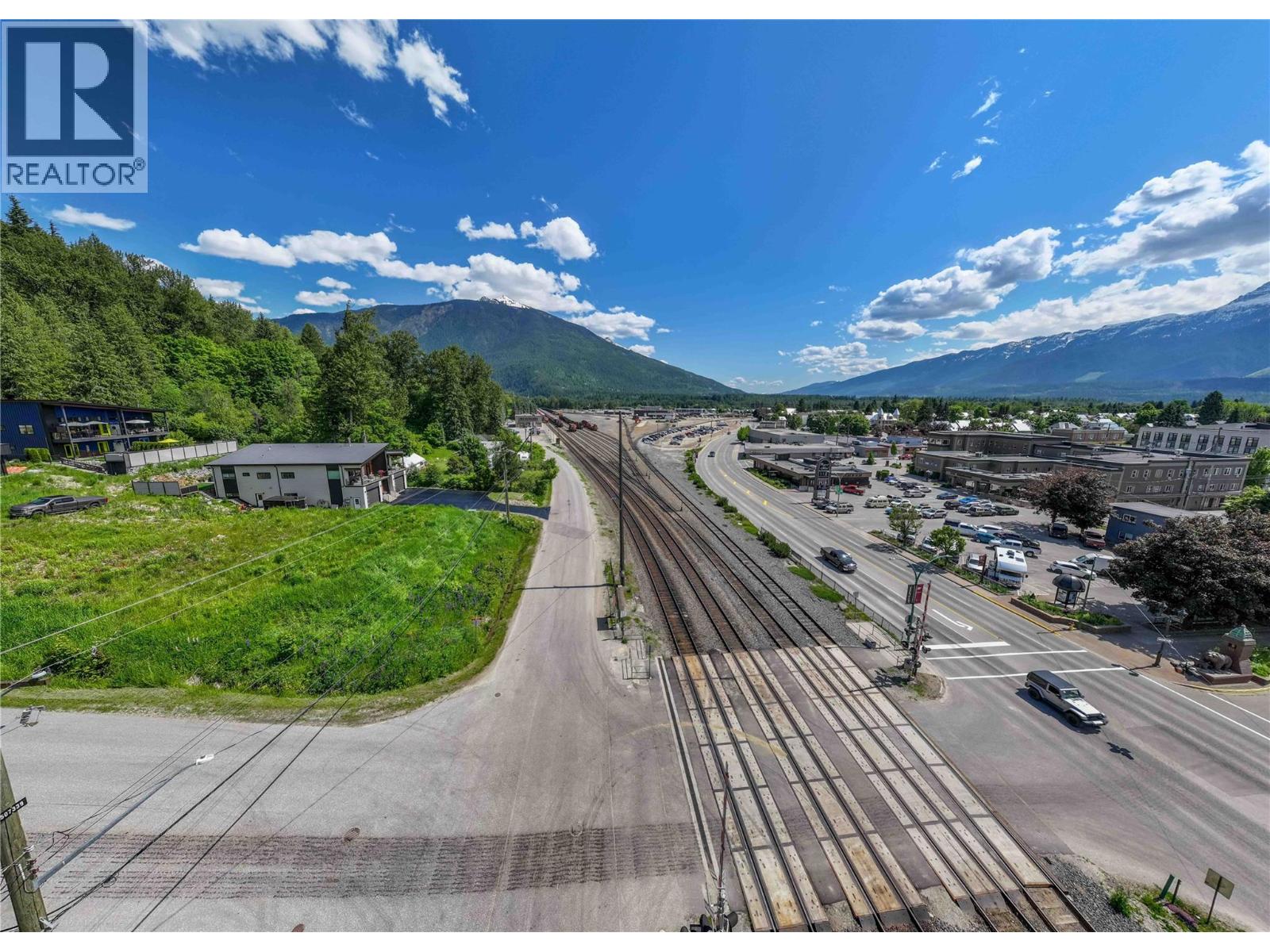 98 Track Street, Revelstoke, British Columbia  V0E 2S0 - Photo 10 - 10390859