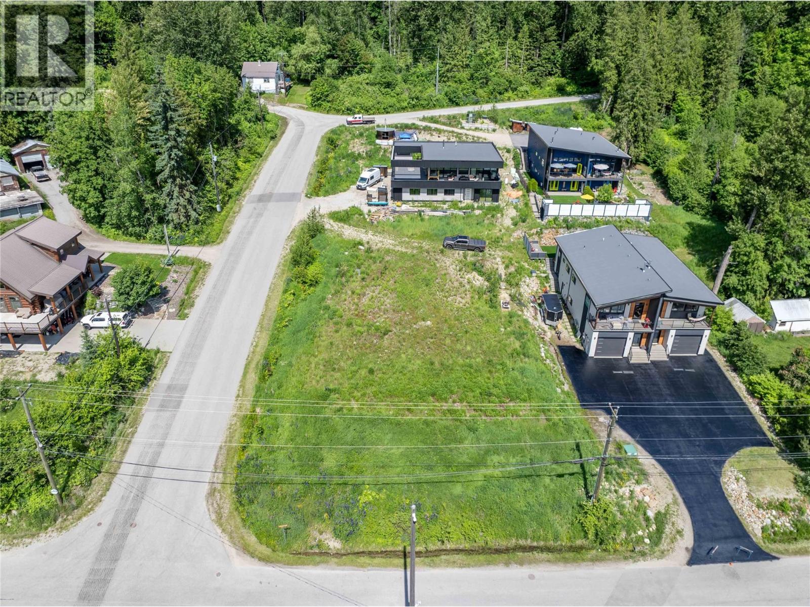 98 Track Street, Revelstoke, British Columbia  V0E 2S0 - Photo 12 - 10390859