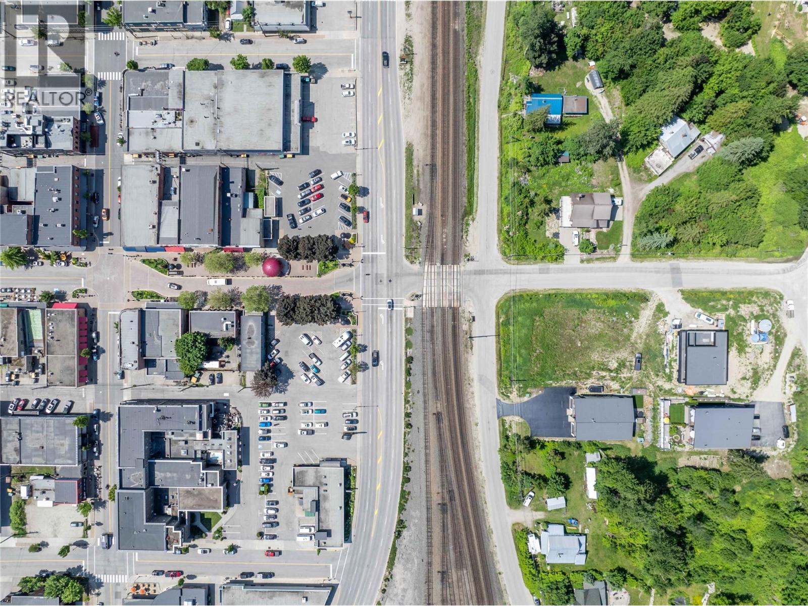 98 Track Street, Revelstoke, British Columbia  V0E 2S0 - Photo 6 - 10390859