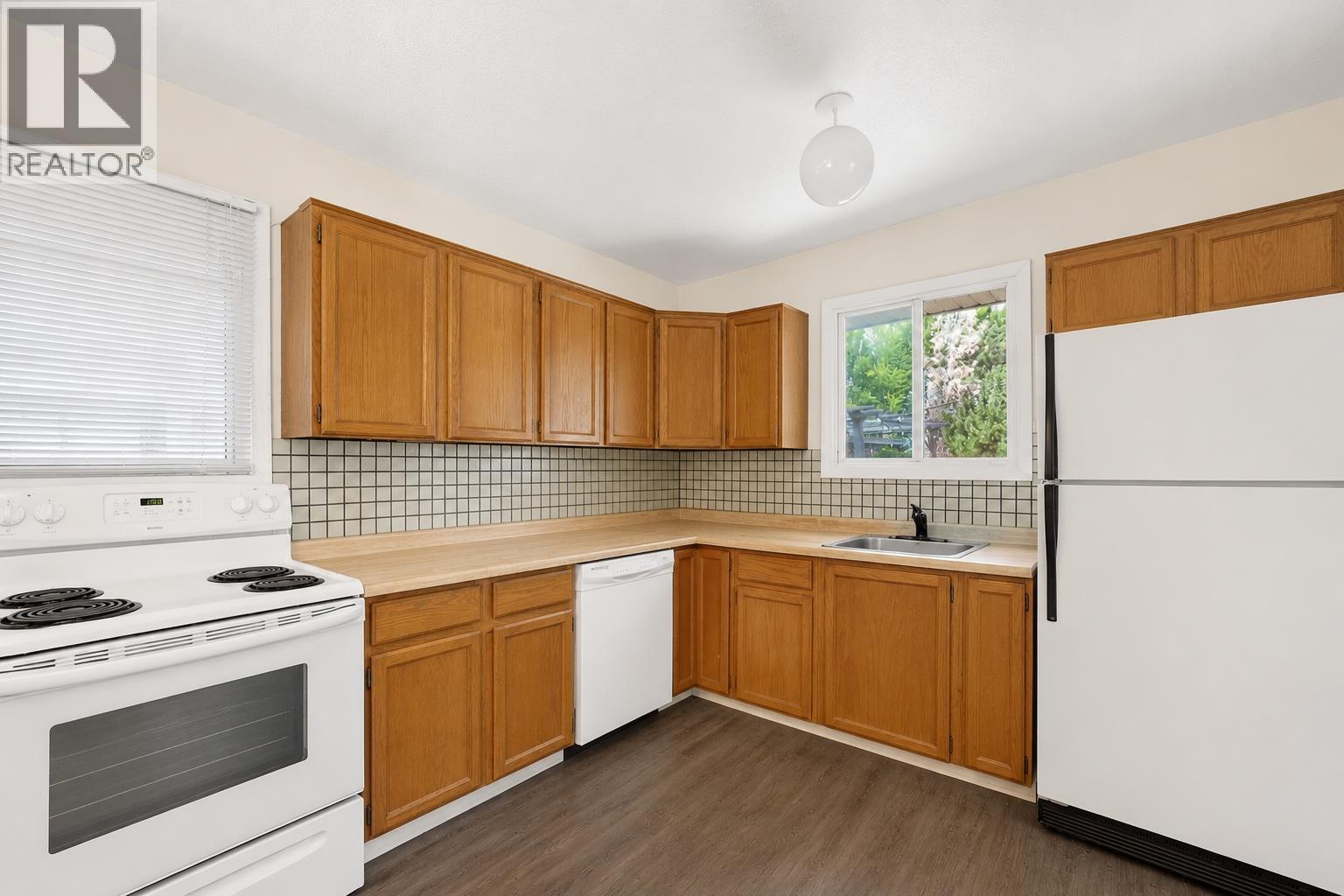 348 Burne Avenue, Kelowna, British Columbia  V1Y 5P1 - Photo 8 - 10391202