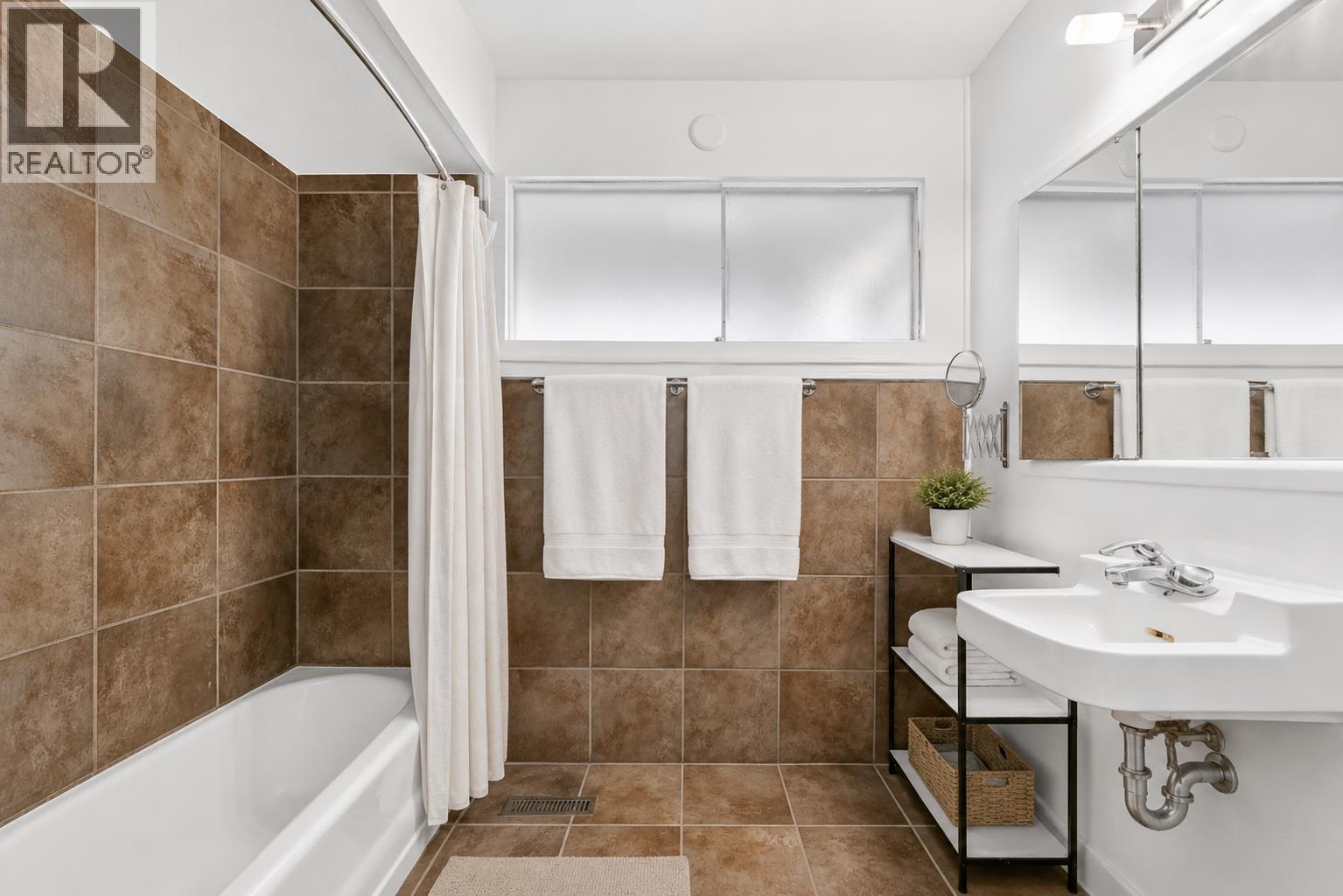 348 Burne Avenue, Kelowna, British Columbia  V1Y 5P1 - Photo 9 - 10391202