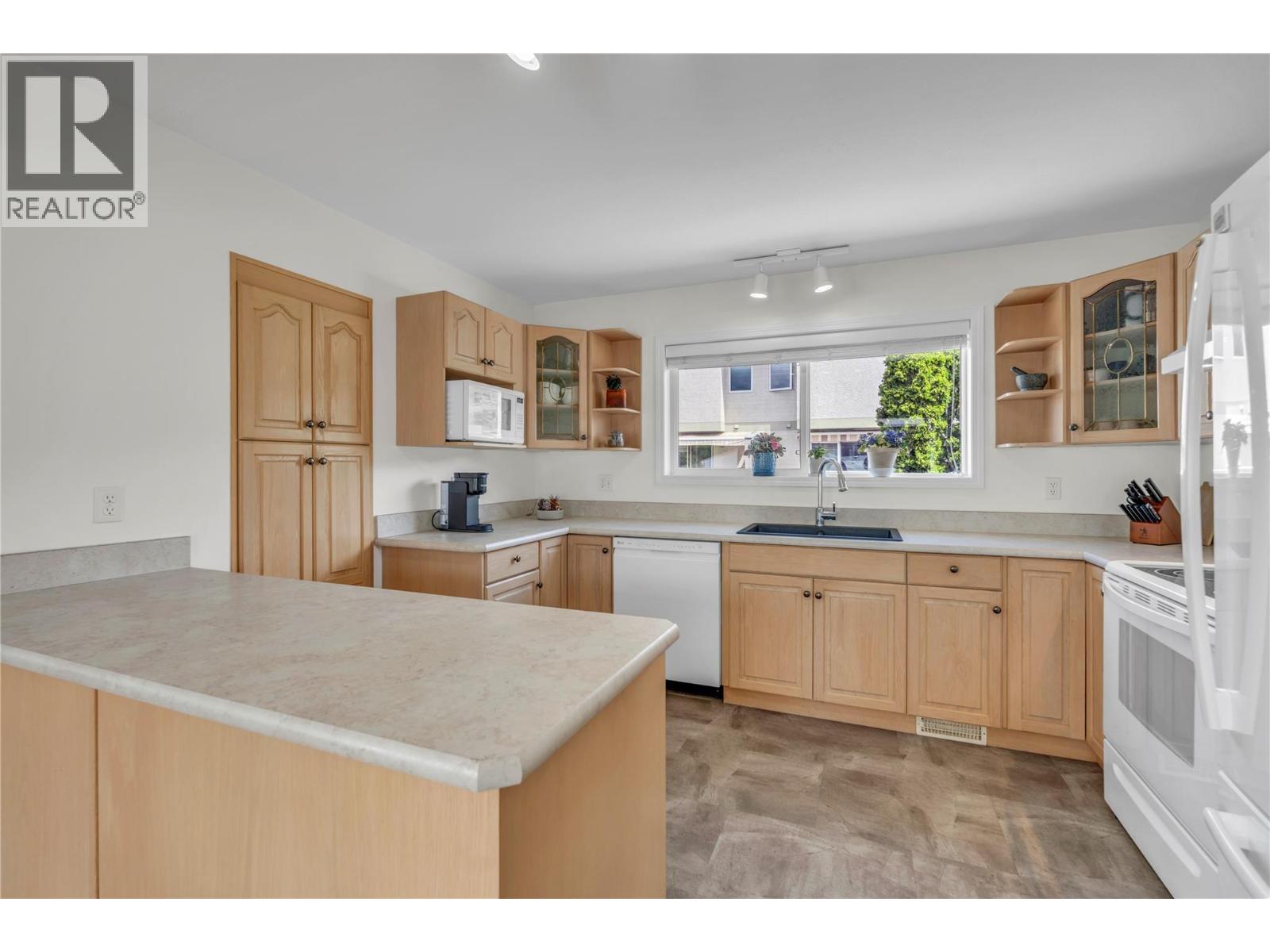 166 Green Avenue W Unit# 103, Penticton, British Columbia  V2A 3T1 - Photo 3 - 10391293