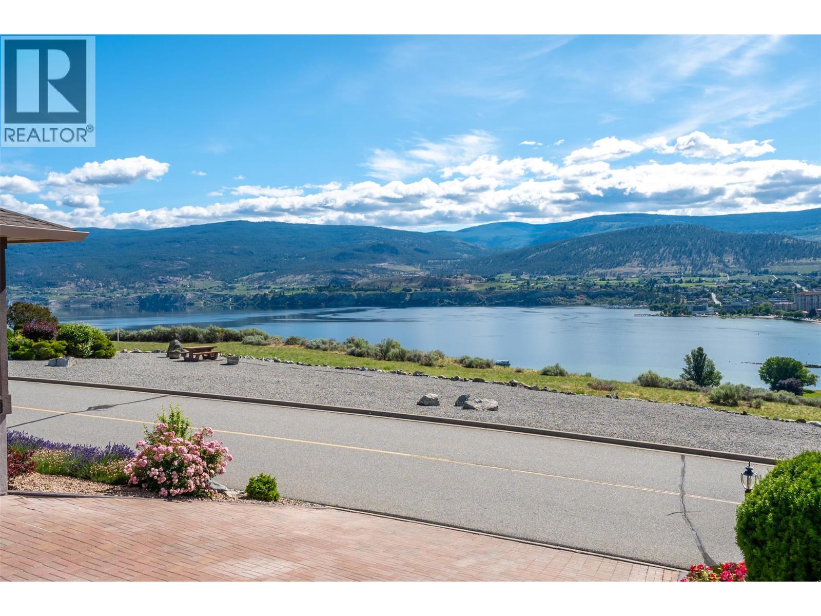 422 Ridge Road, Penticton, British Columbia  V2A 8N7 - Photo 2 - 10391267