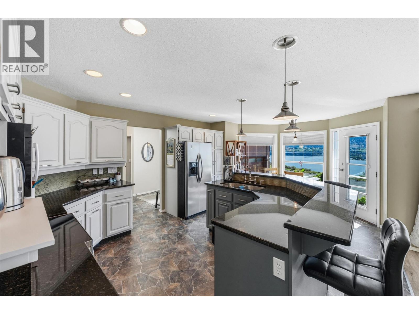 422 Ridge Road, Penticton, British Columbia  V2A 8N7 - Photo 3 - 10391267
