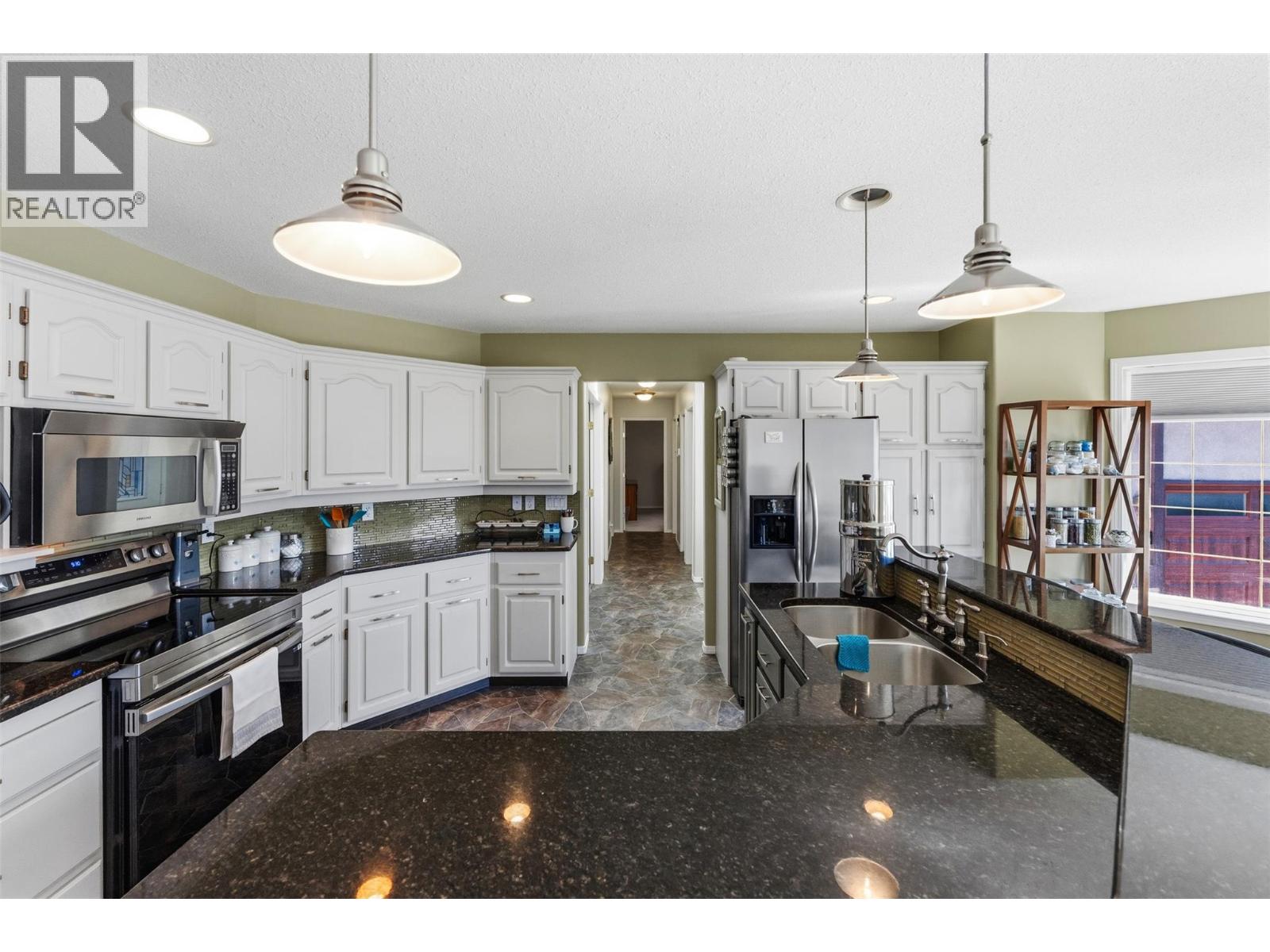 422 Ridge Road, Penticton, British Columbia  V2A 8N7 - Photo 4 - 10391267