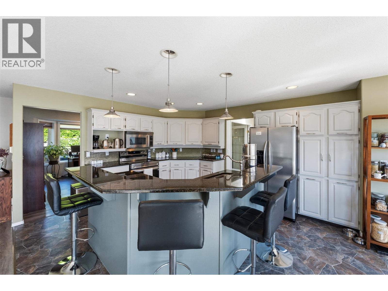 422 Ridge Road, Penticton, British Columbia  V2A 8N7 - Photo 5 - 10391267