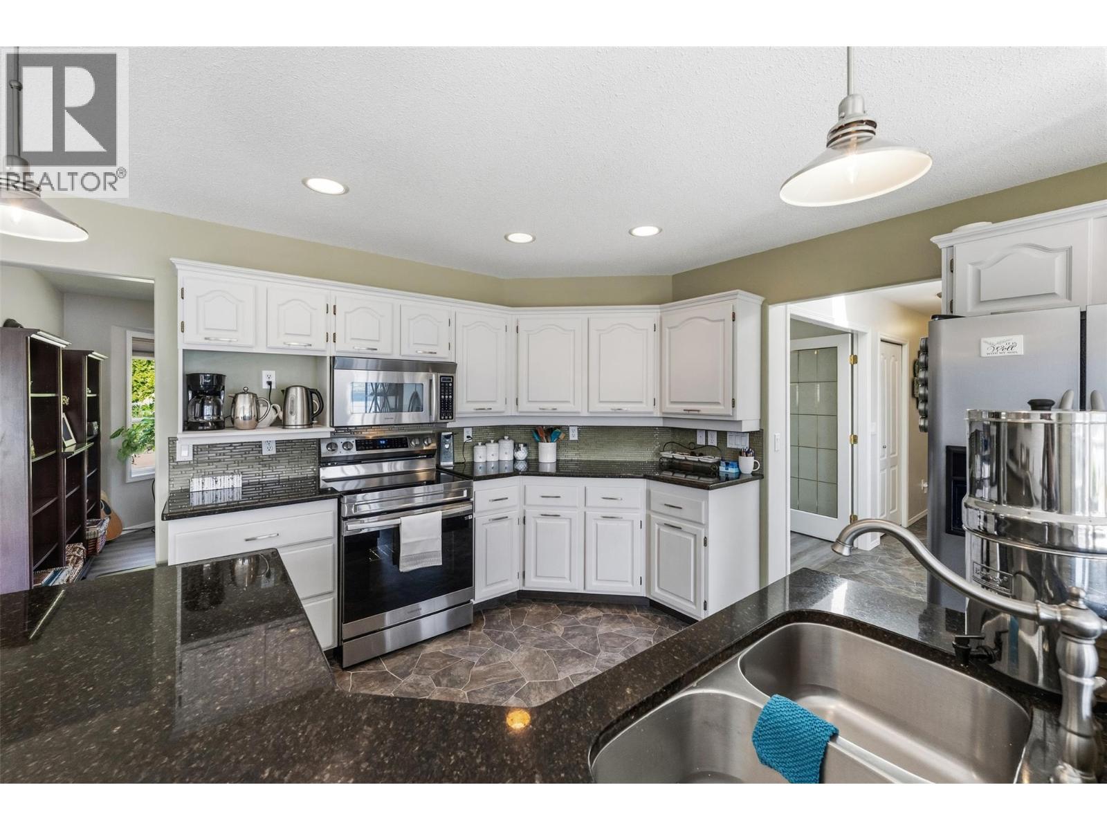 422 Ridge Road, Penticton, British Columbia  V2A 8N7 - Photo 6 - 10391267