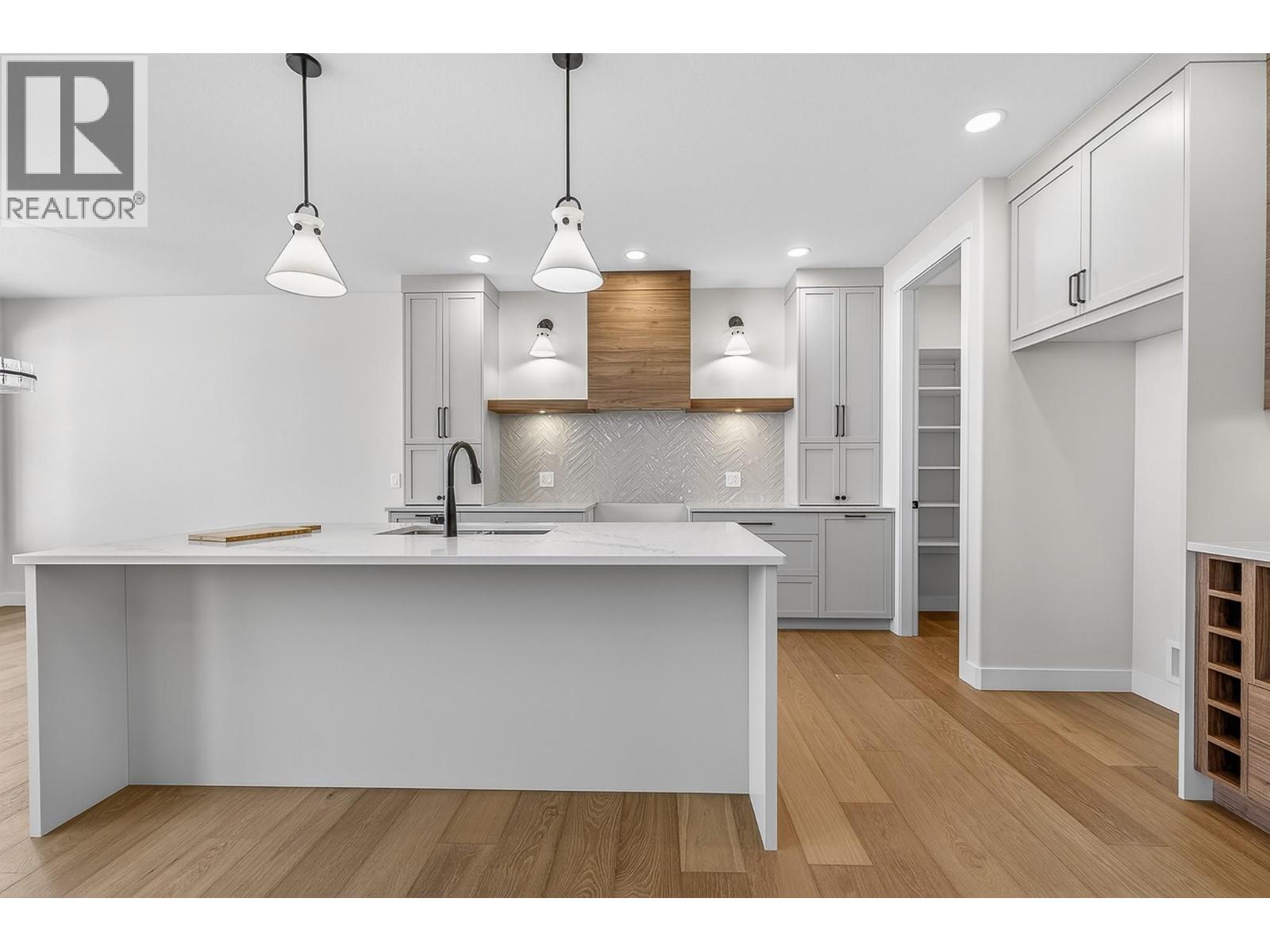 2140 Linfield Drive, Kamloops, British Columbia  V1S 0G3 - Photo 6 - 10391306