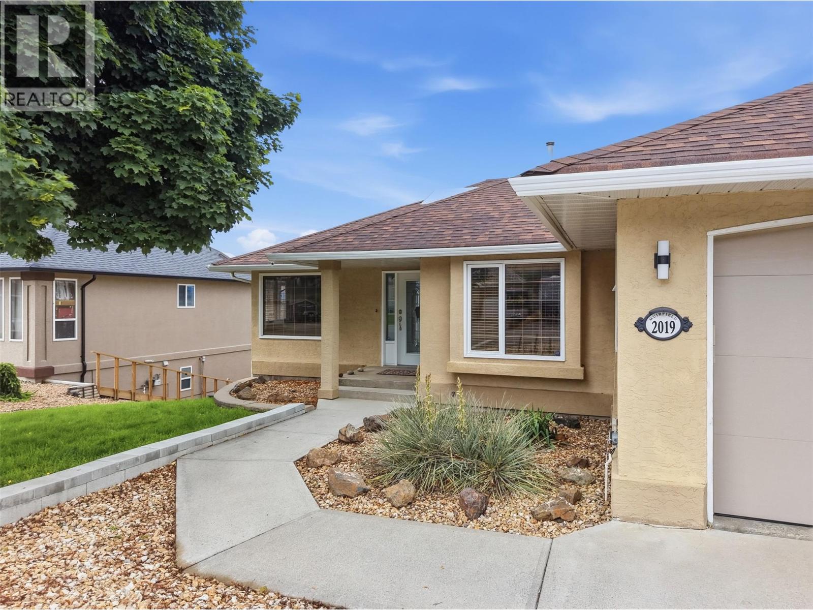 2019 Muirfield Road, Kamloops, British Columbia  V1S 1S6 - Photo 3 - 10391100