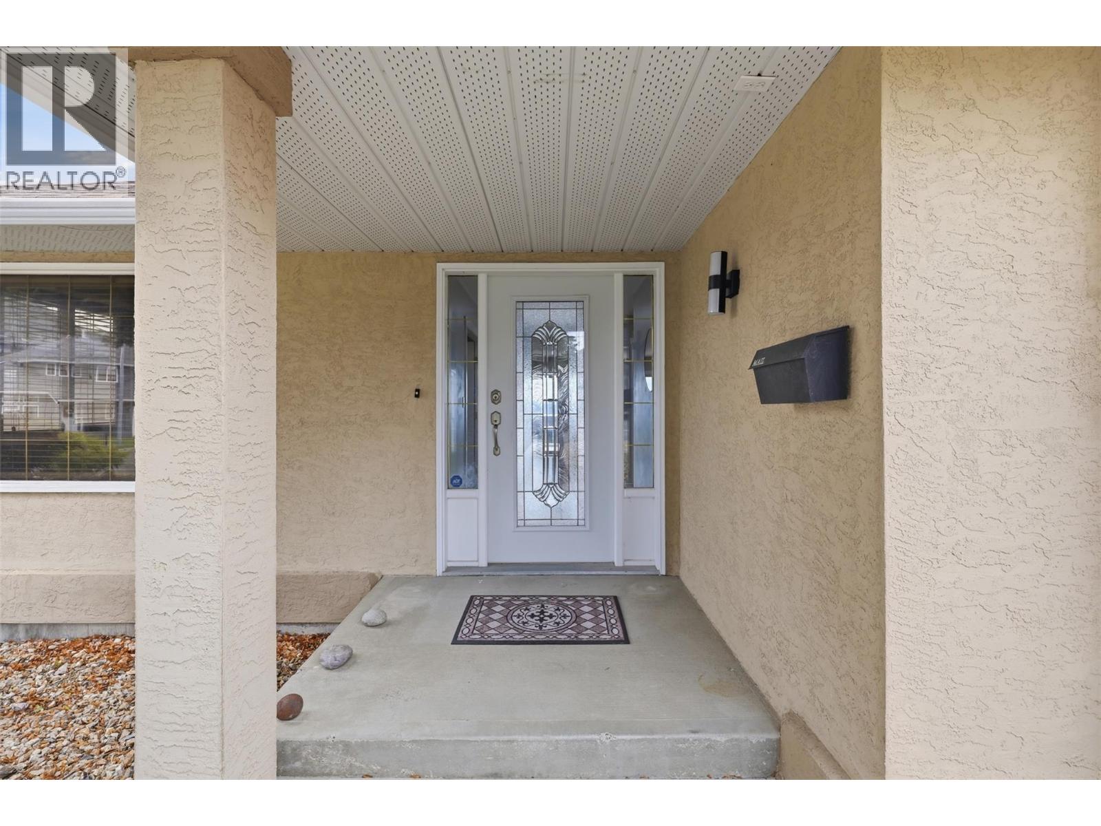 2019 Muirfield Road, Kamloops, British Columbia  V1S 1S6 - Photo 4 - 10391100