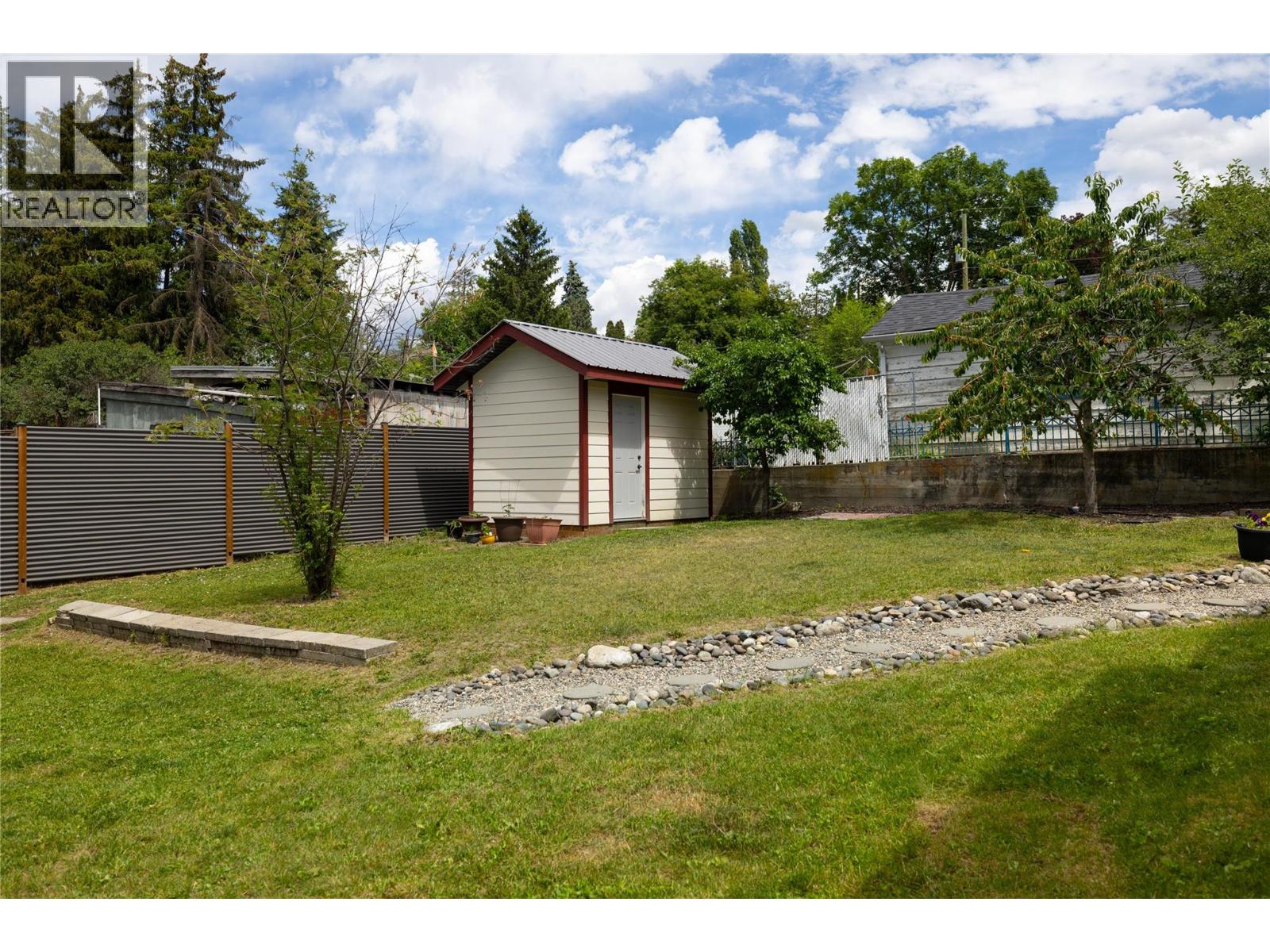 2105 32 Avenue, Vernon, British Columbia  V1T 2K1 - Photo 11 - 10391317