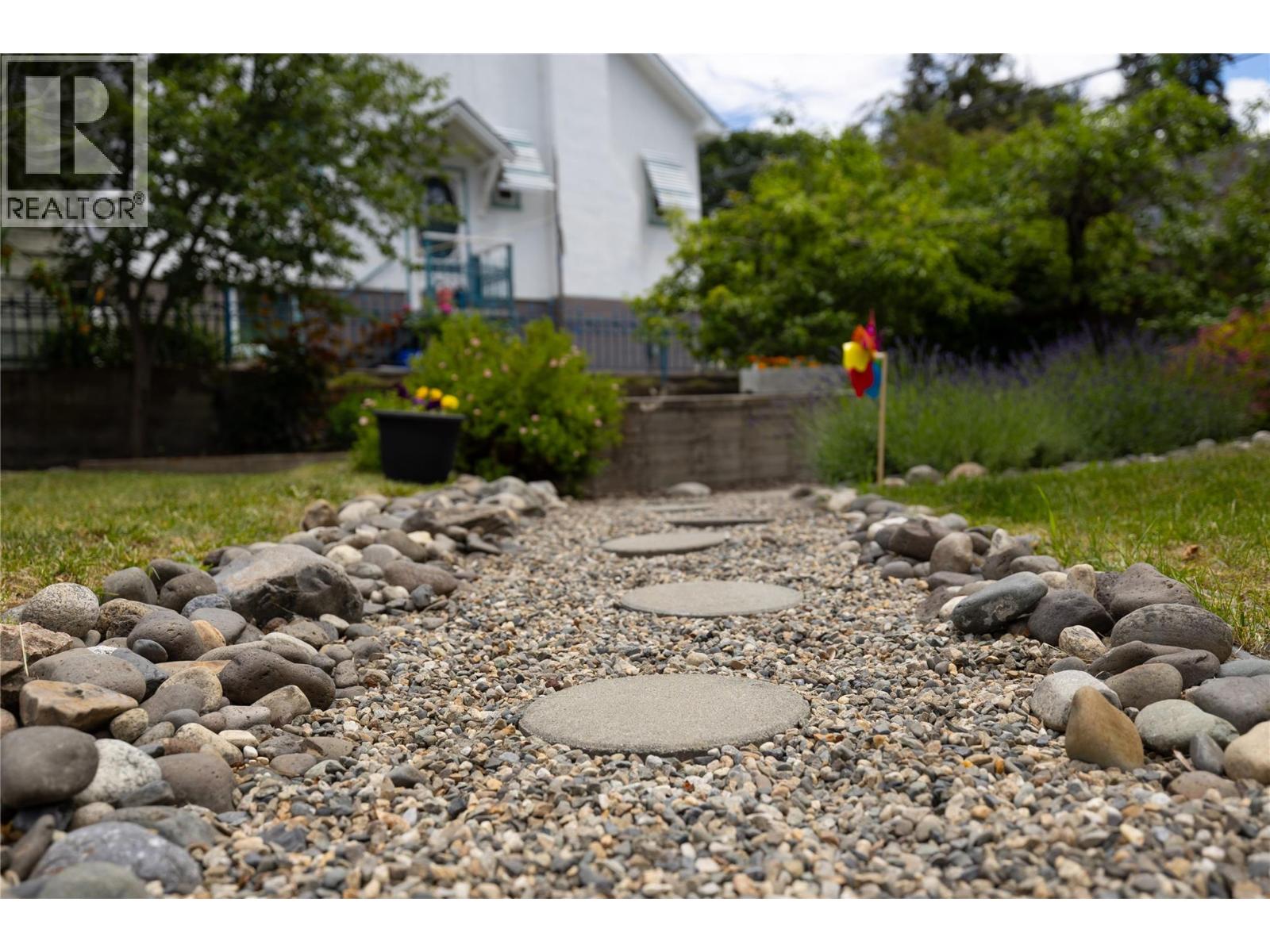 2105 32 Avenue, Vernon, British Columbia  V1T 2K1 - Photo 44 - 10391317