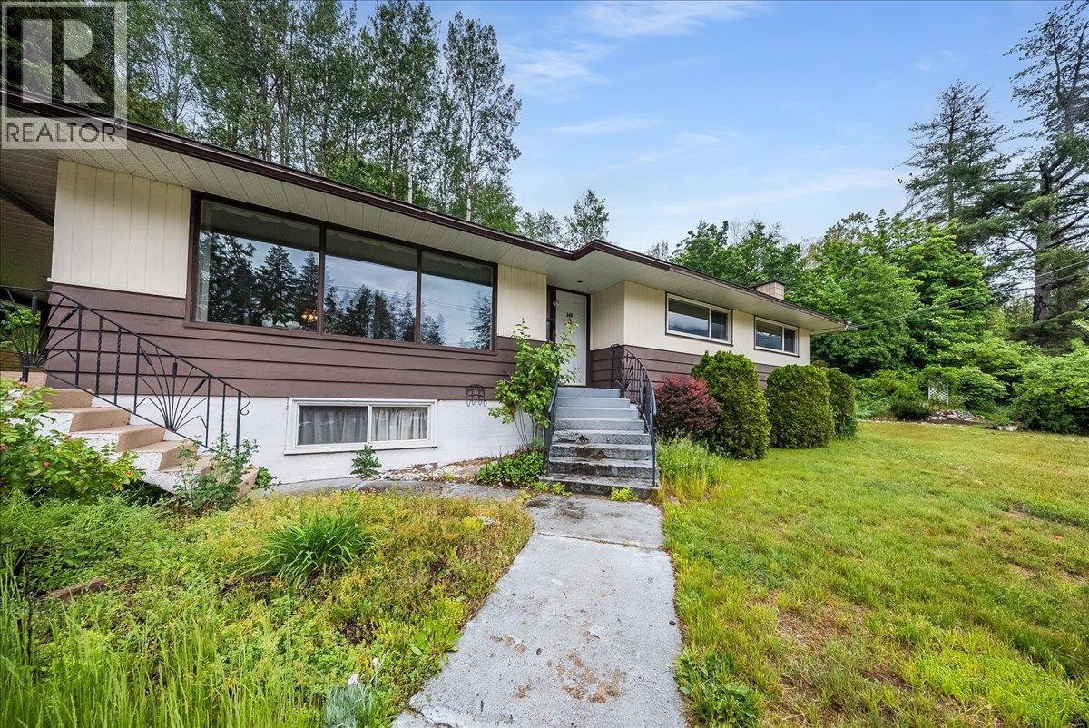 840 Columbia Avenue, Castlegar, British Columbia  V1N 1H2 - Photo 1 - 10391218