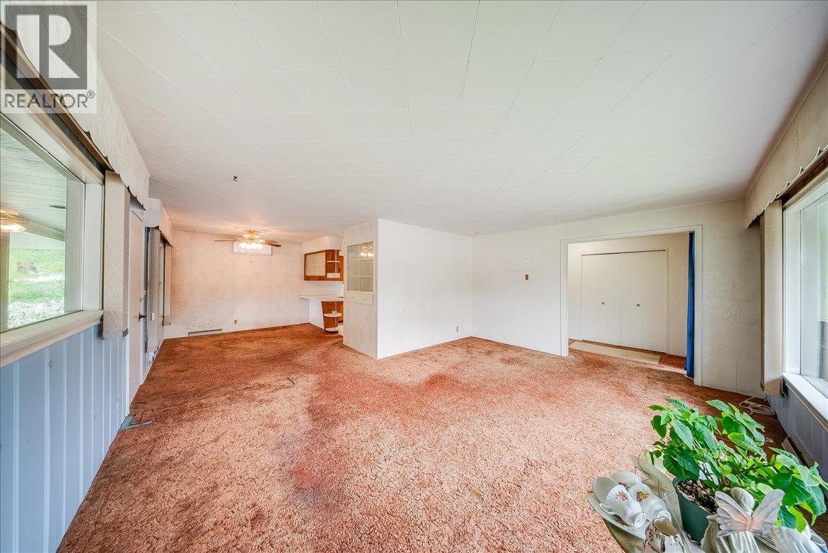 840 Columbia Avenue, Castlegar, British Columbia  V1N 1H2 - Photo 10 - 10391218