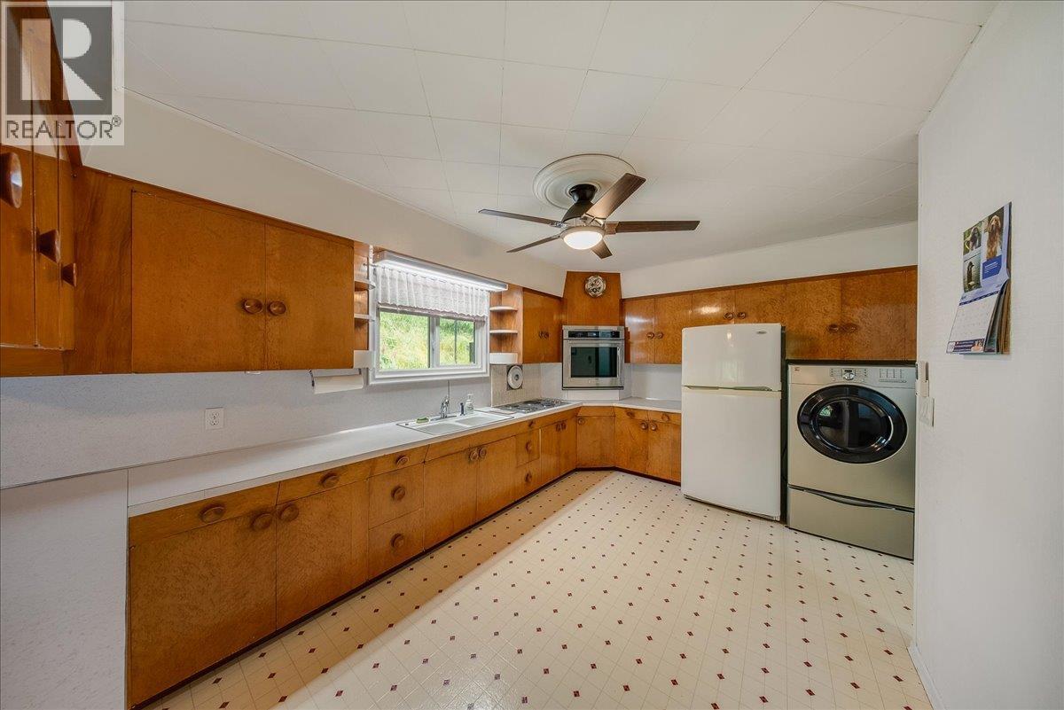 840 Columbia Avenue, Castlegar, British Columbia  V1N 1H2 - Photo 13 - 10391218