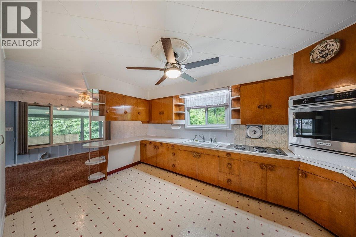 840 Columbia Avenue, Castlegar, British Columbia  V1N 1H2 - Photo 15 - 10391218