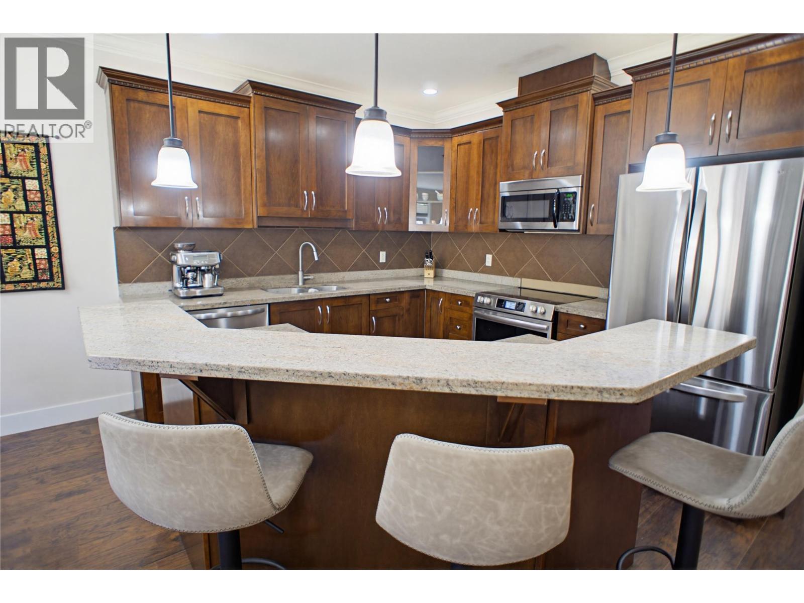 2046 Robson Place Unit# 6, Kamloops, British Columbia  V2E 0A5 - Photo 2 - 10391271